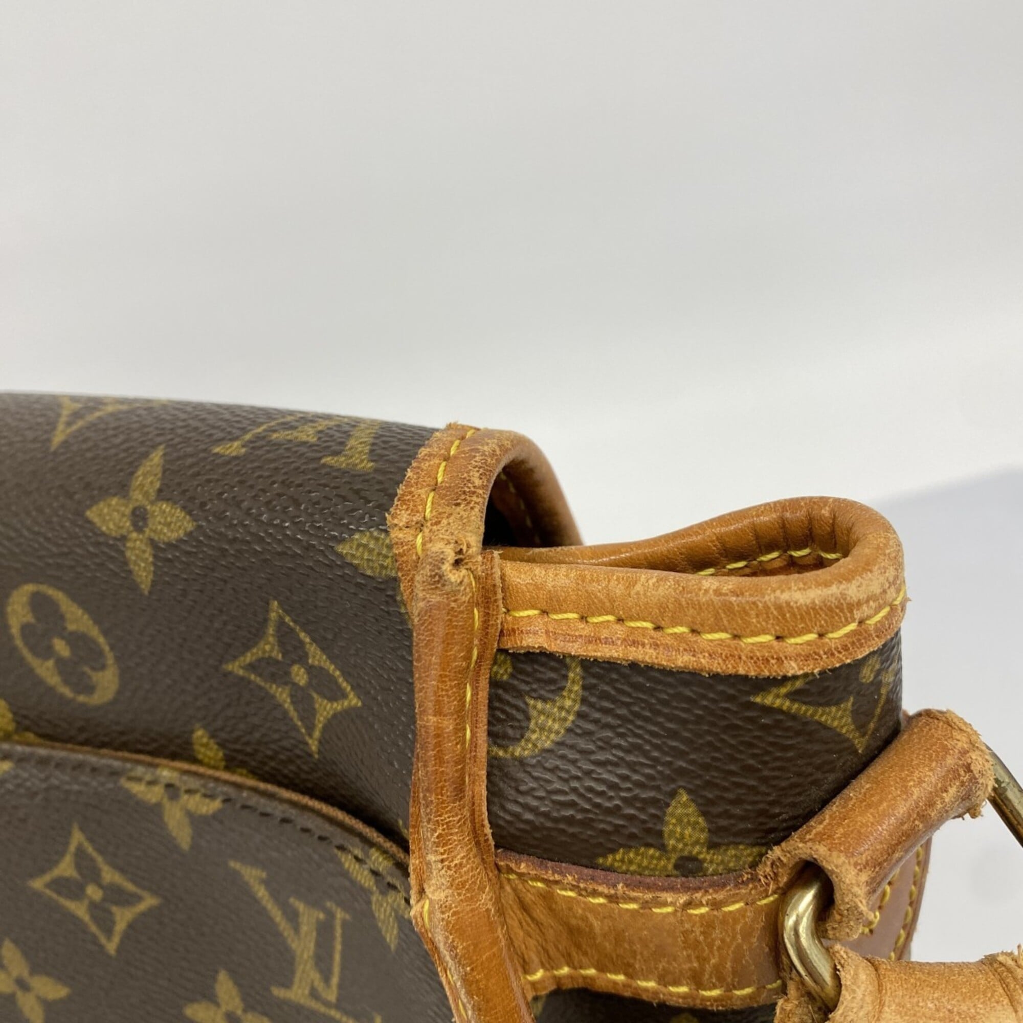 Louis Vuitton Brown Shoulder Bag (Pre-Owned)