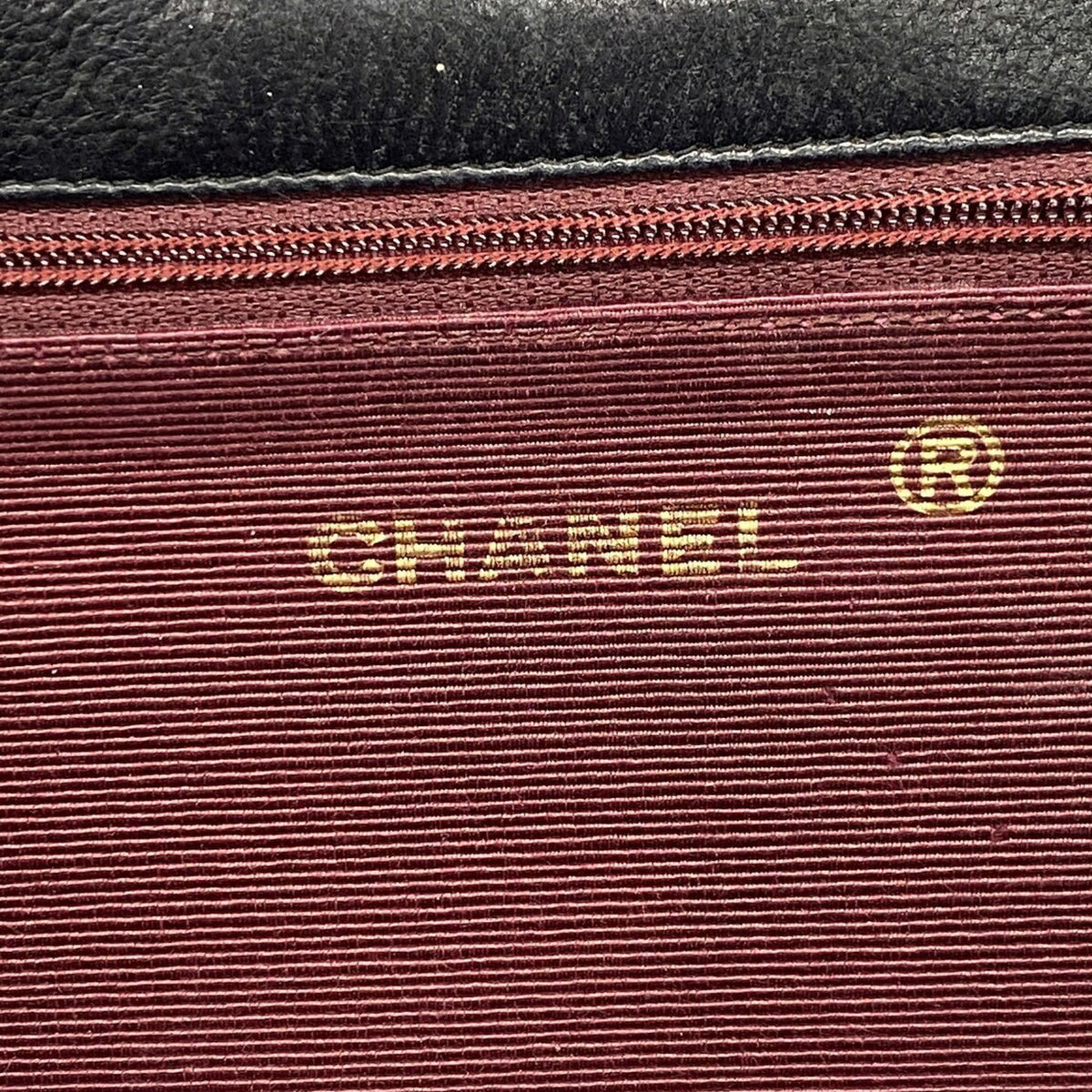 Chanel Black Leather Shoulder Bag (Pre-Owned)