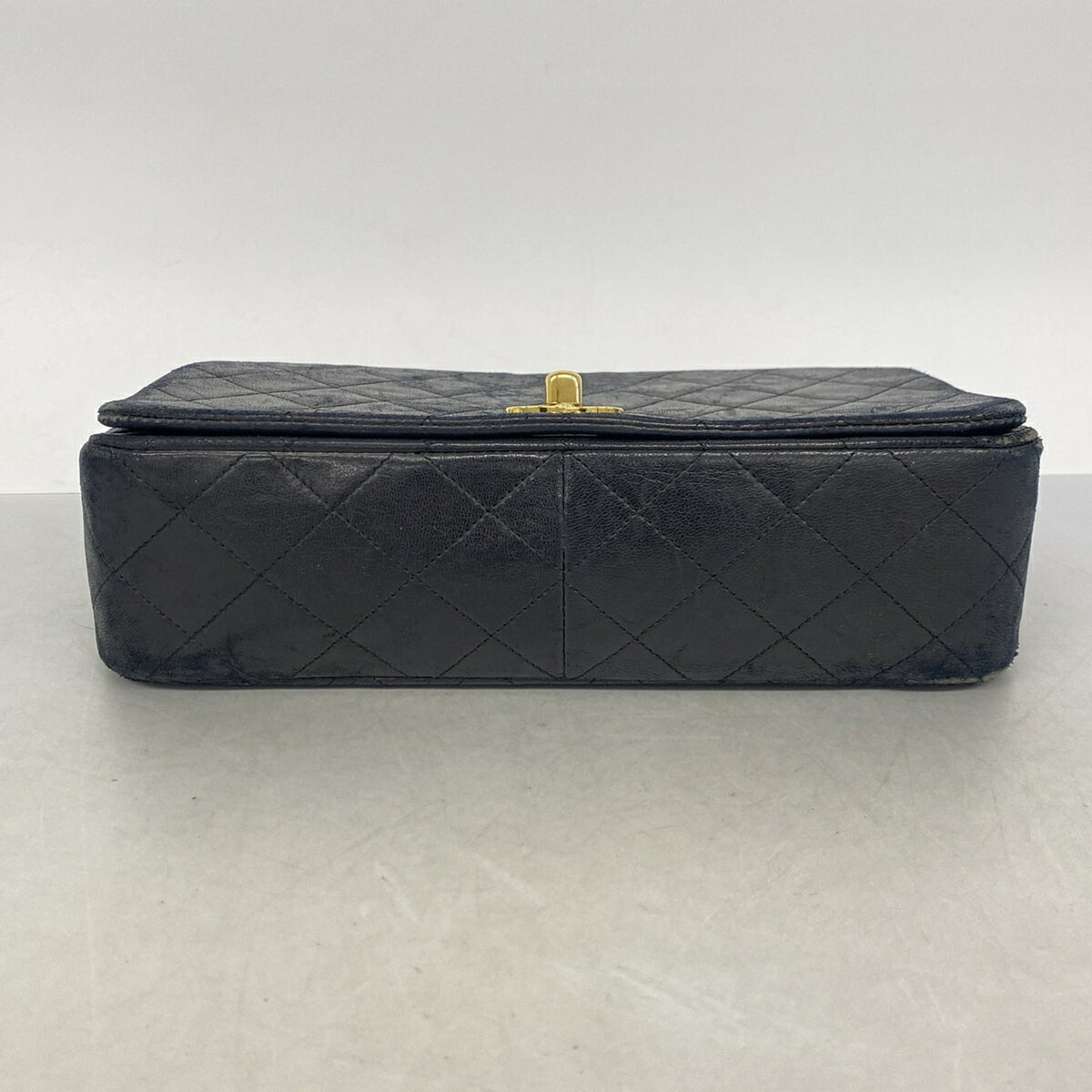 Chanel Black Leather Shoulder Bag (Pre-Owned)