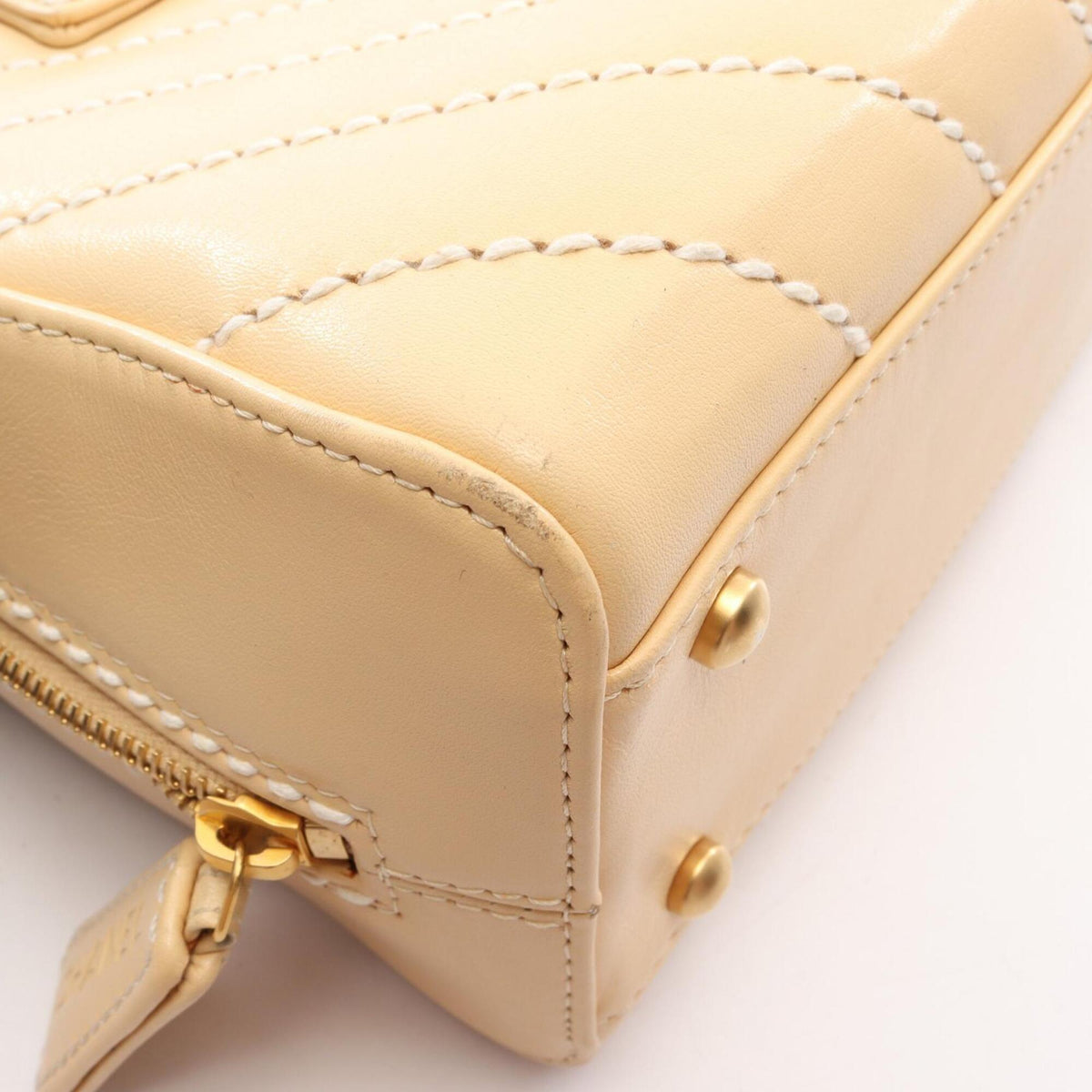 Chanel Beige Leather Handbag (Pre-Owned)