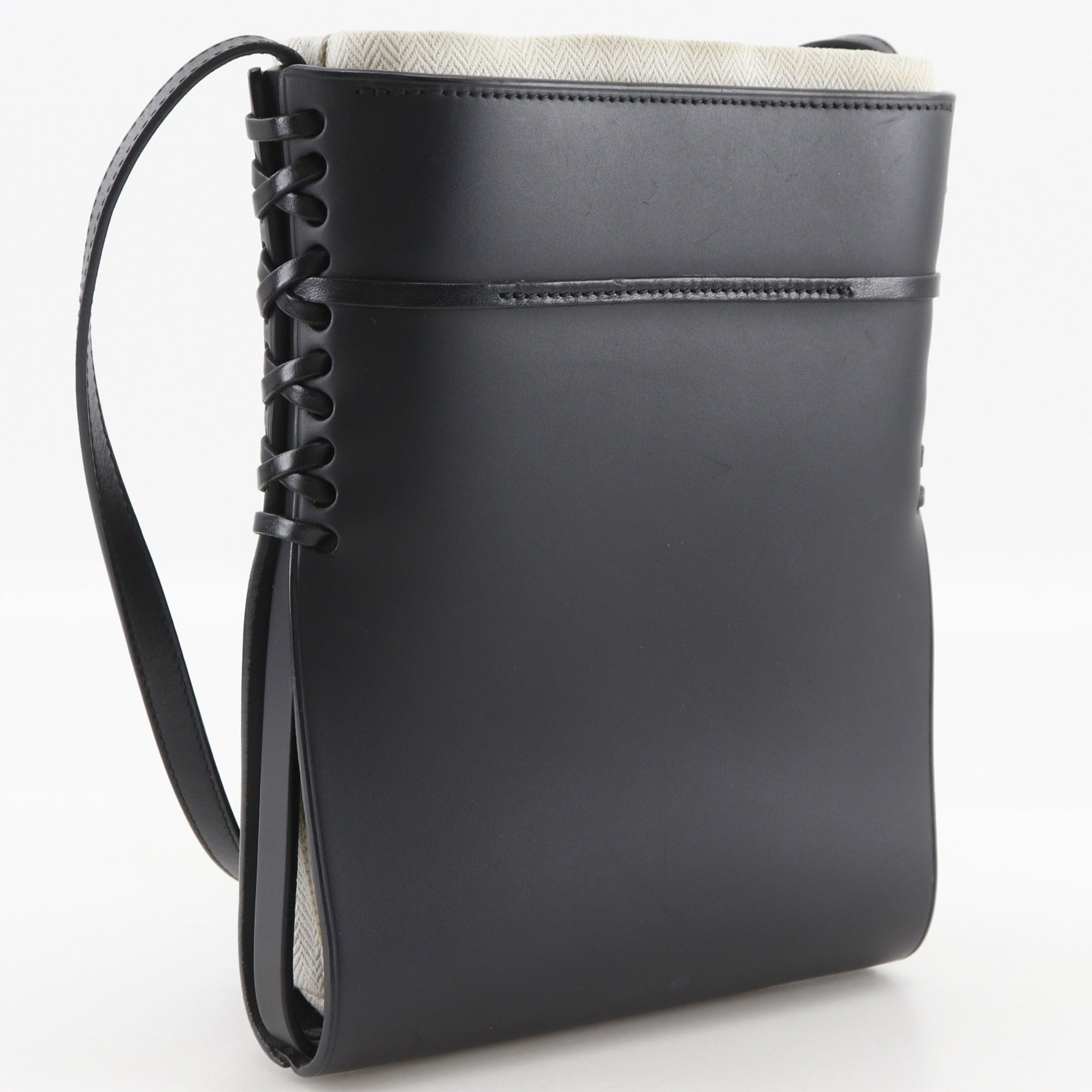 Loewe Black Leather Shoulder Bag (Pre-Owned)