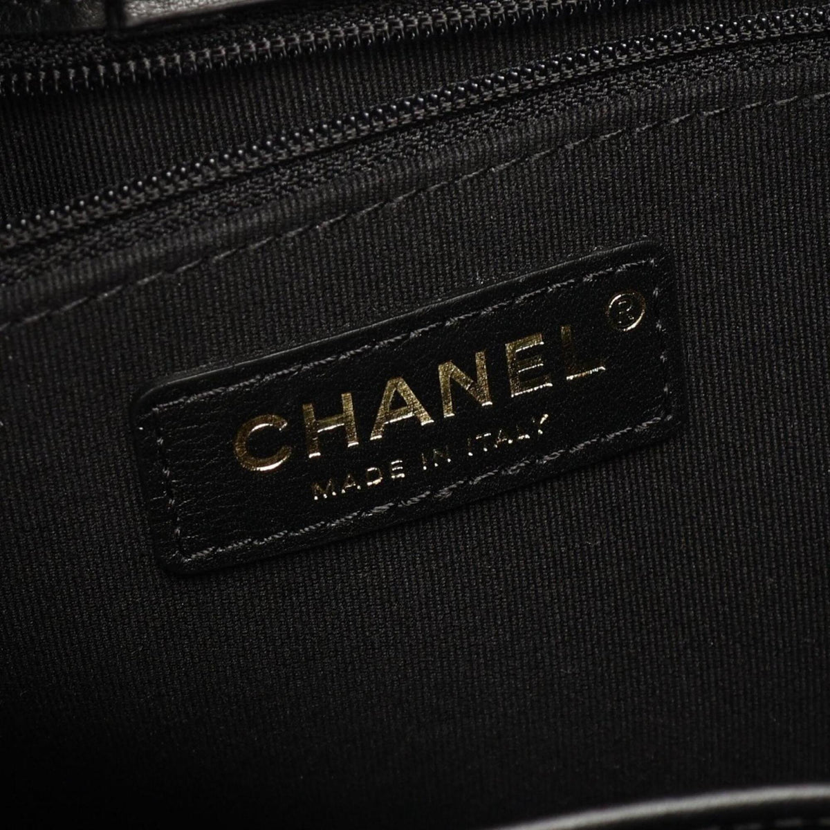 Chanel Black Leather Handbag Shoulder Bag (Pre-Owned)