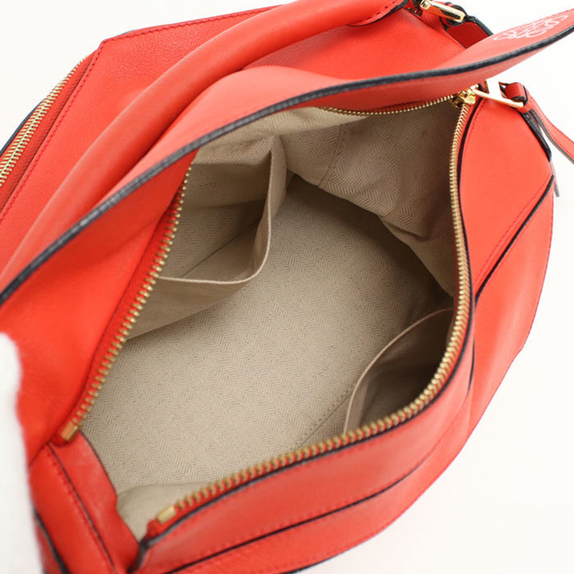 Loewe Red Color Leather Handbag (Pre-Owned)