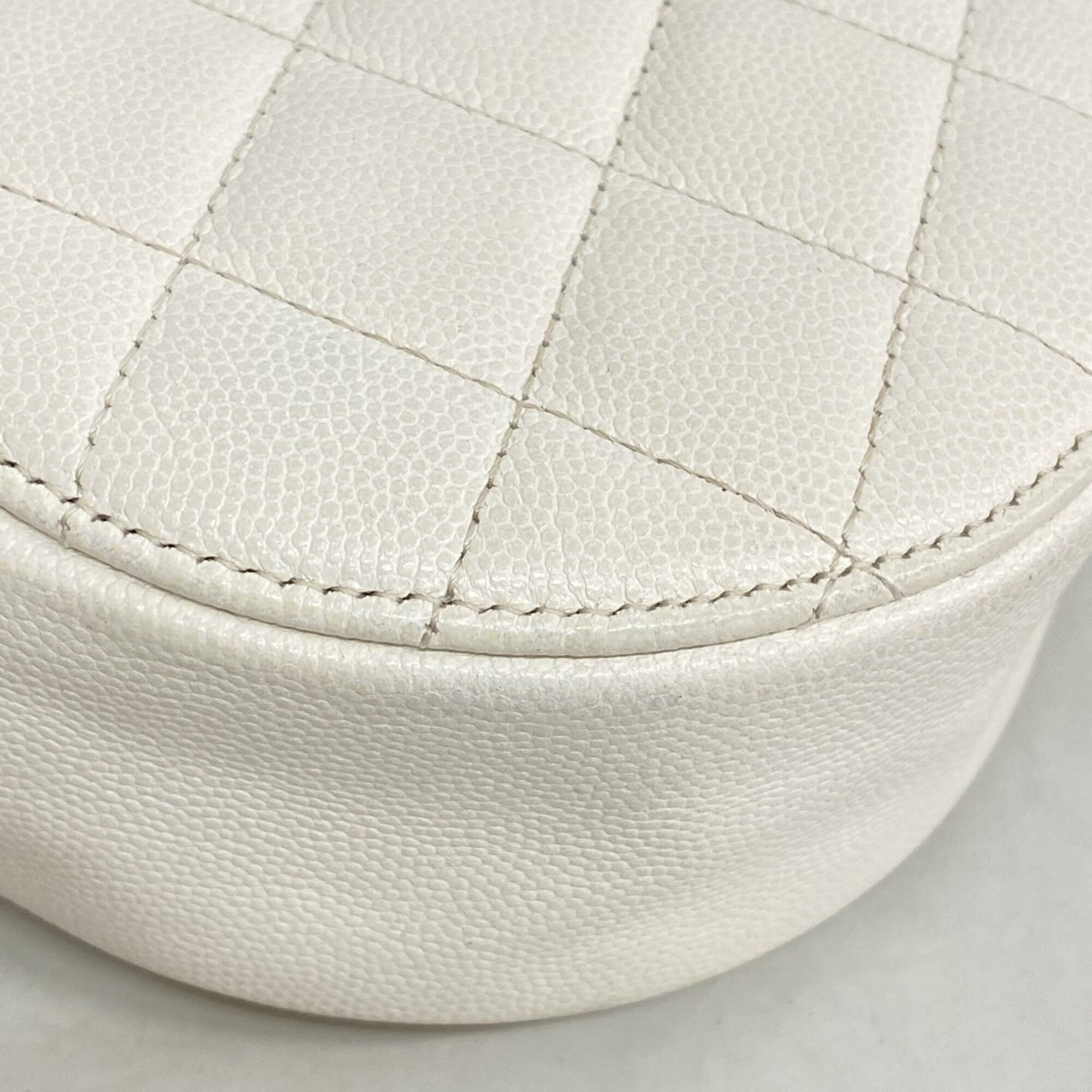 Chanel White Grained Calfskin Shoulder Bag (Pre-Owned)