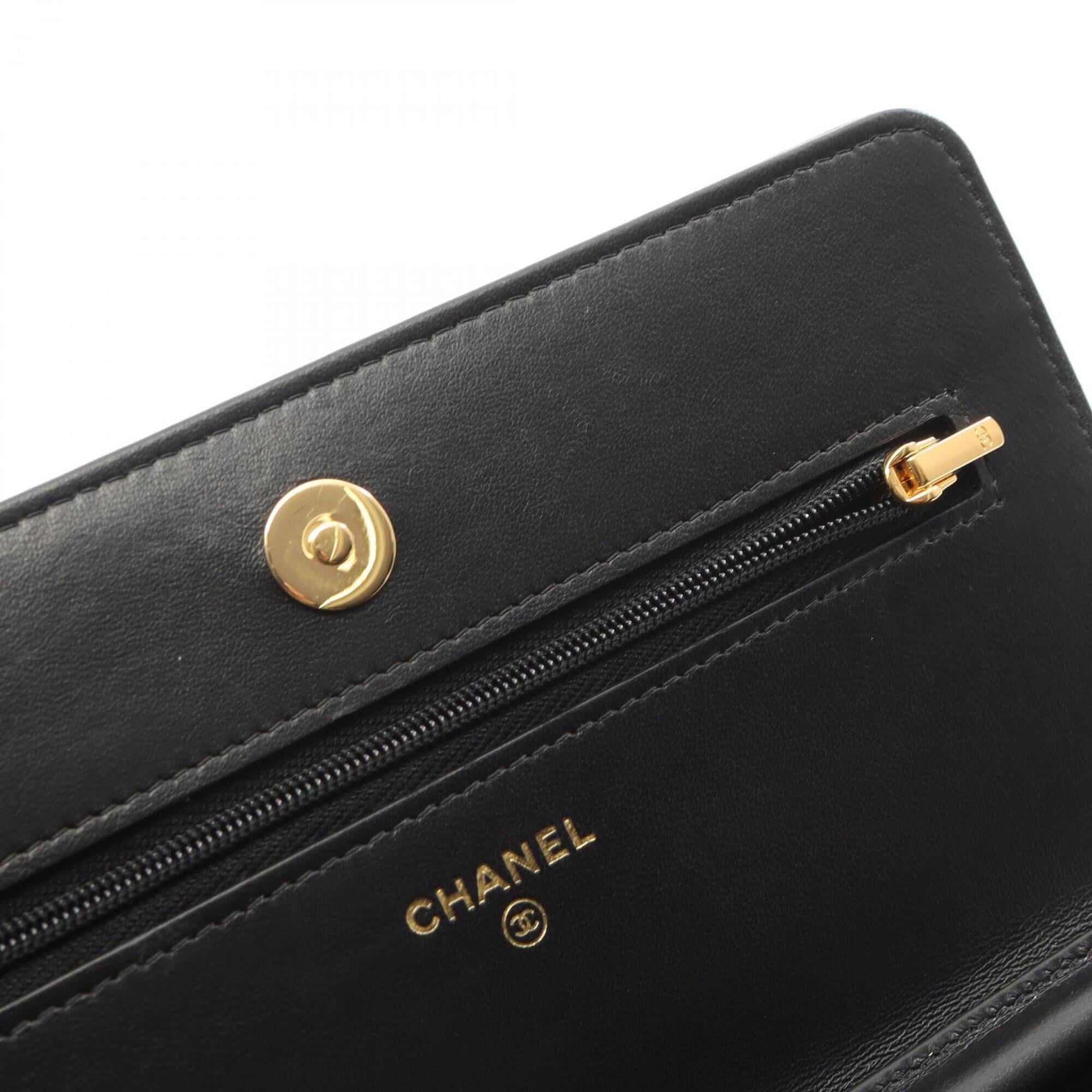 Chanel Black Leather Handbag Shoulder Bag (Pre-Owned)