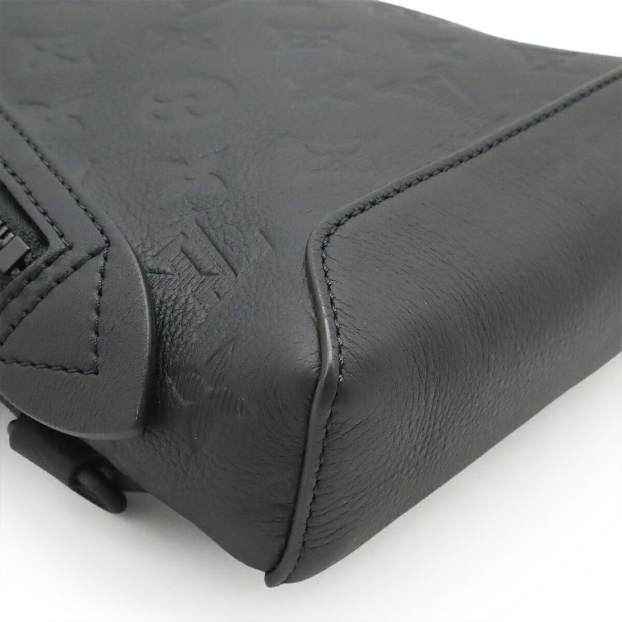 Louis Vuitton Black Noir Leather Shoulder Bag Sling Bag (Pre-Owned)