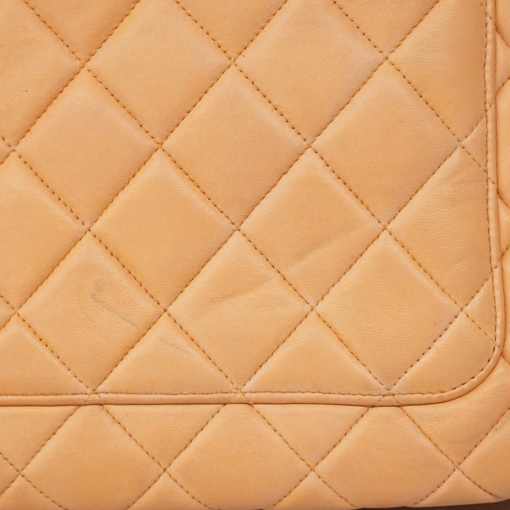 Chanel Beige Leather Handbag (Pre-Owned)