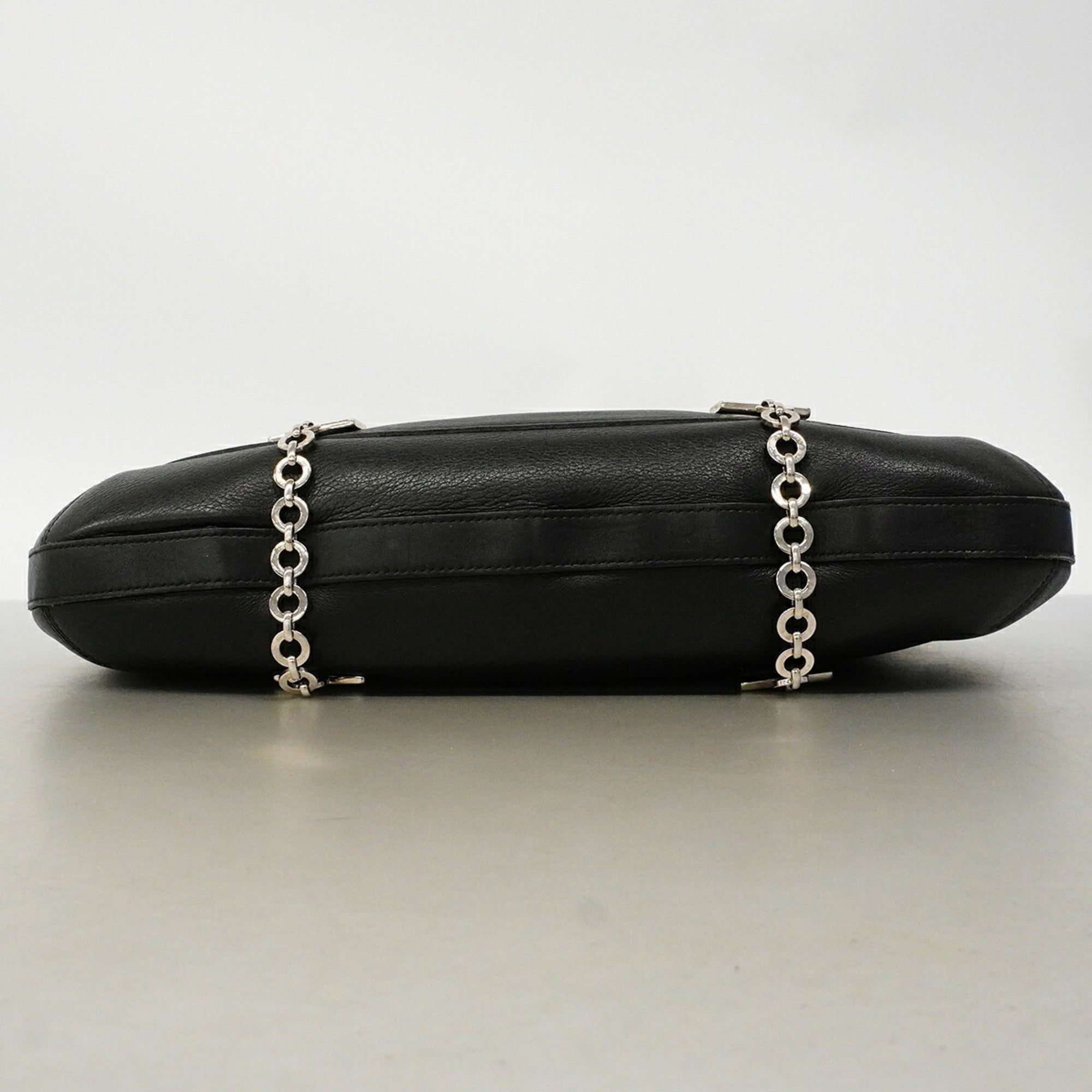 Salvatore Ferragamo Black Leather Shoulder Bag (Pre-Owned)