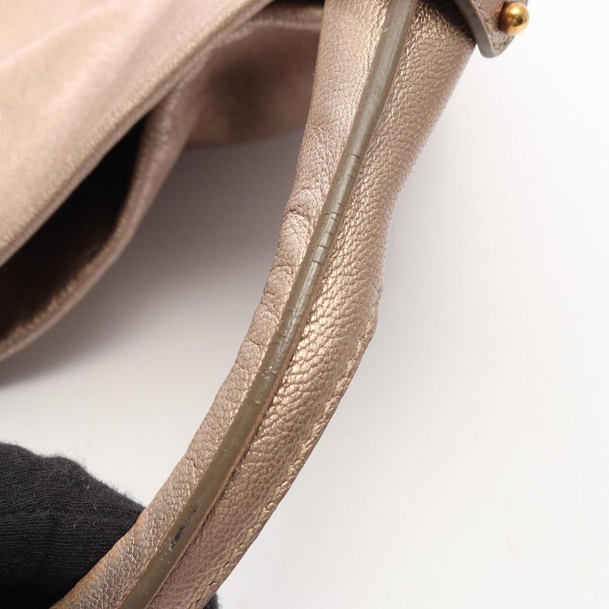 Salvatore Ferragamo Gold Leather Handbag Shoulder Bag (Pre-Owned)