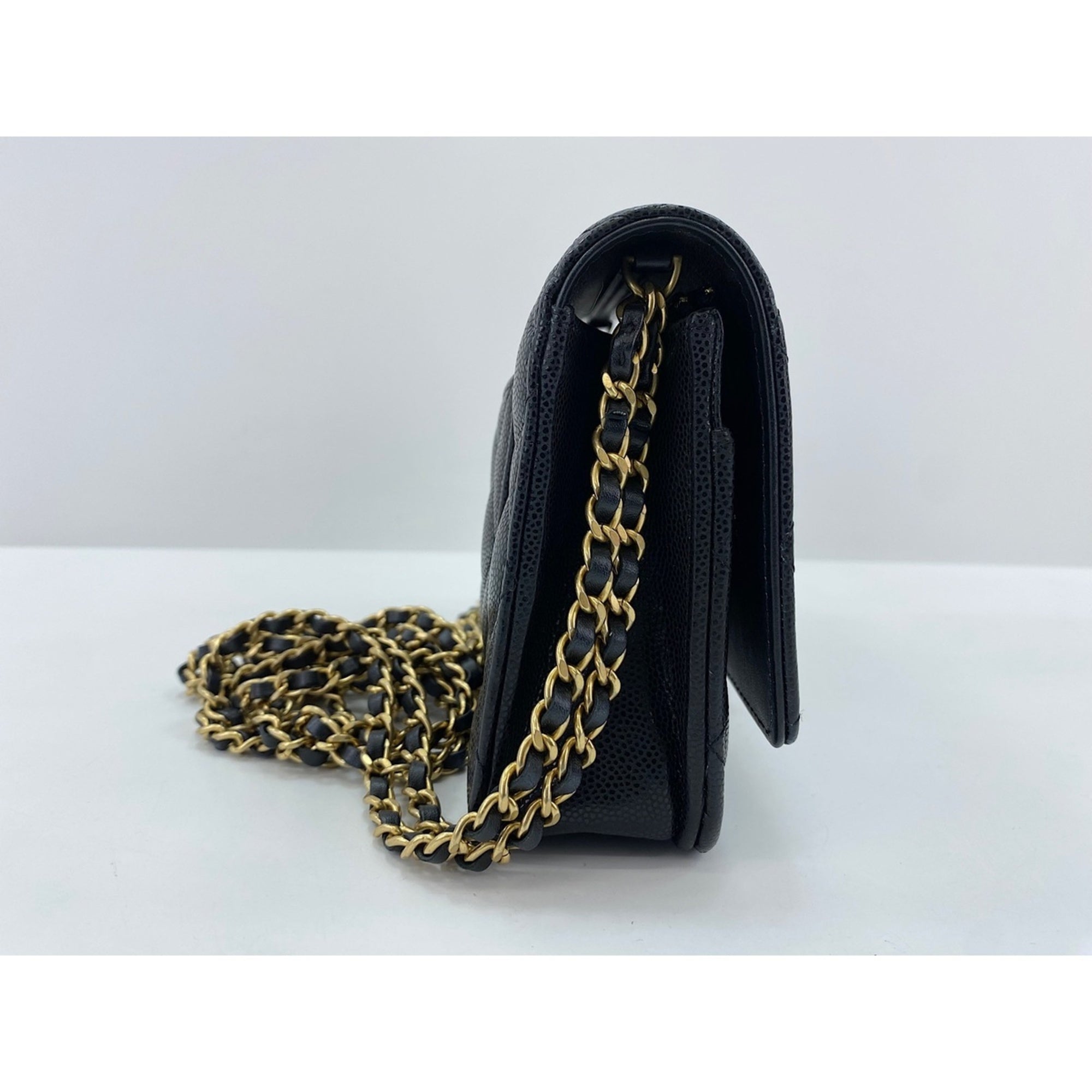 Chanel Black Shoulder Bag (Pre-Owned)