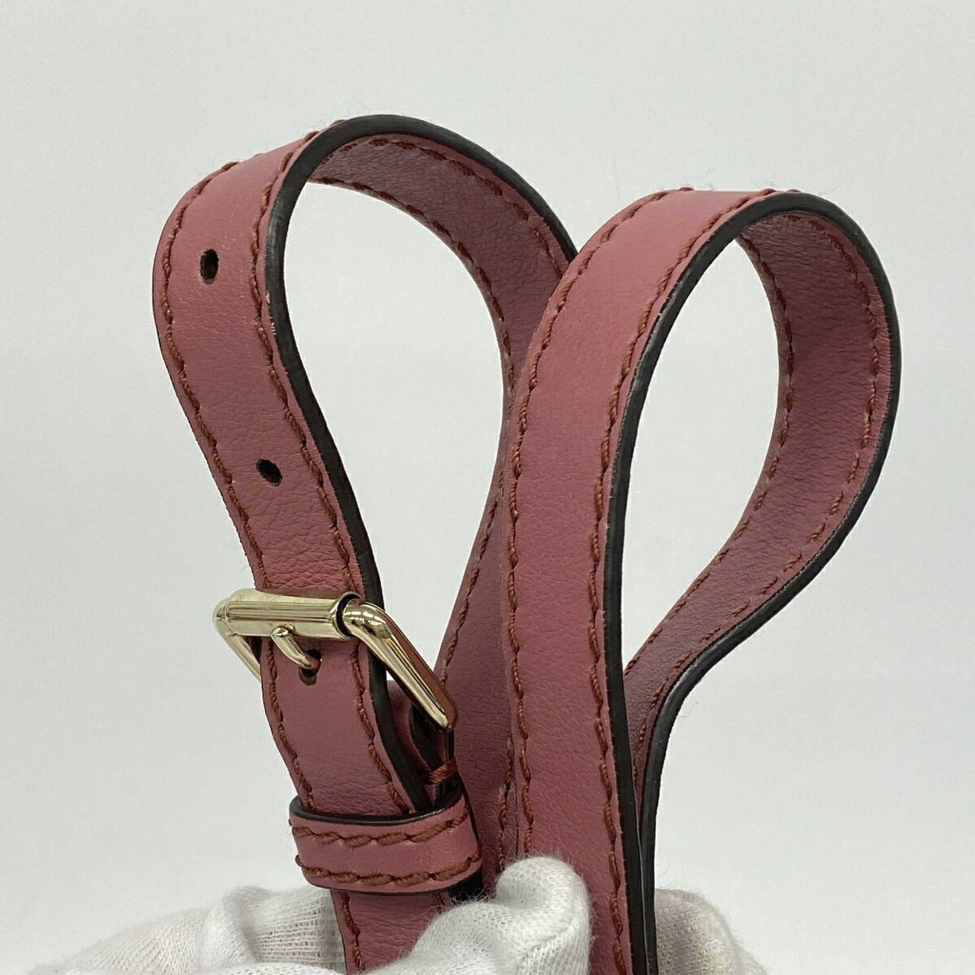 Gucci Pink Leather Shoulder Bag (Pre-Owned)