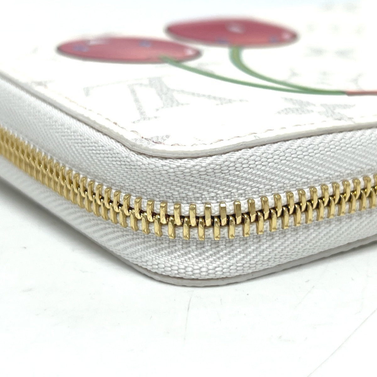 Louis Vuitton Monogram White Monogram Long Wallet (Bi-Fold) (Pre-Owned)