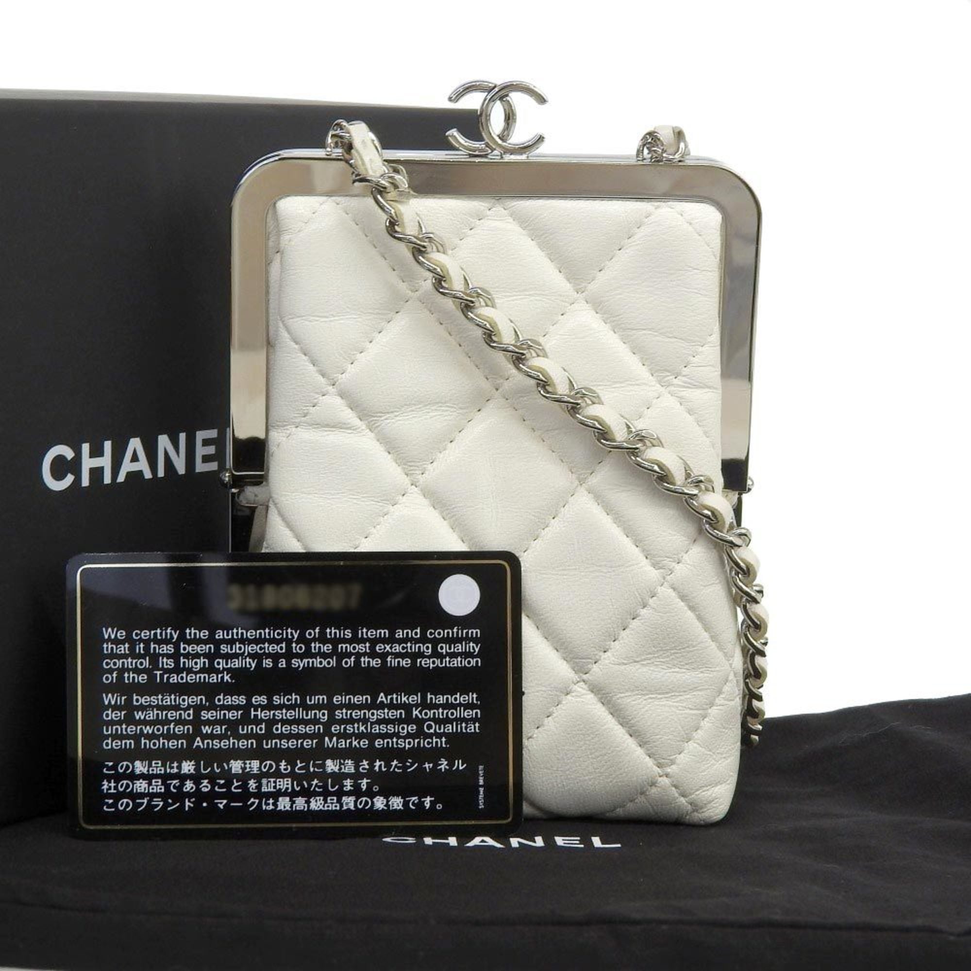 Chanel White Leather Shoulder Bag (Pre-Owned)