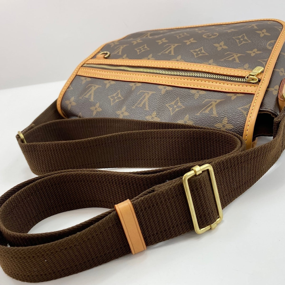 Louis Vuitton Brown Shoulder Bag (Pre-Owned)
