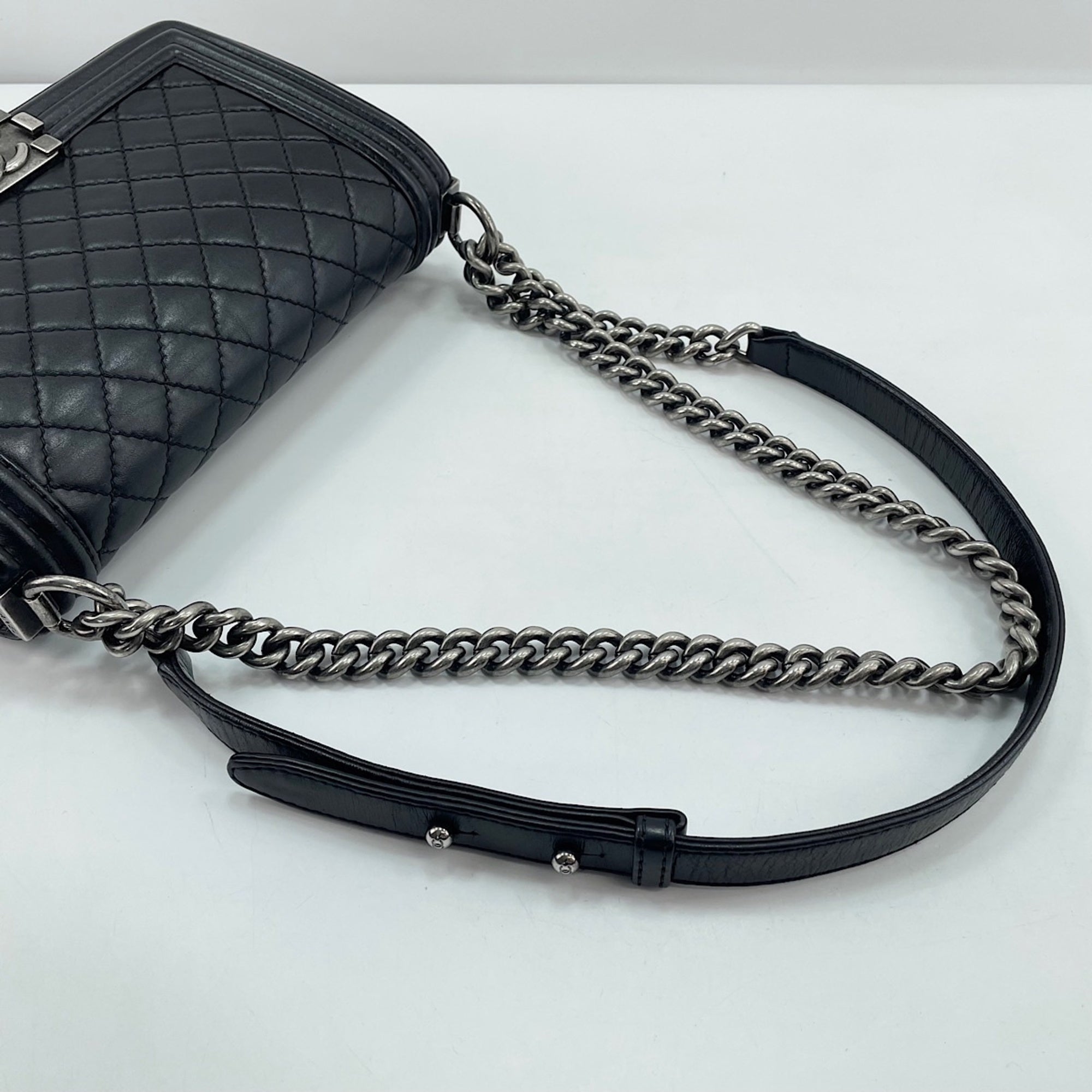 Chanel Boy Chanel Black Leather Shoulder Bag (Pre-Owned)