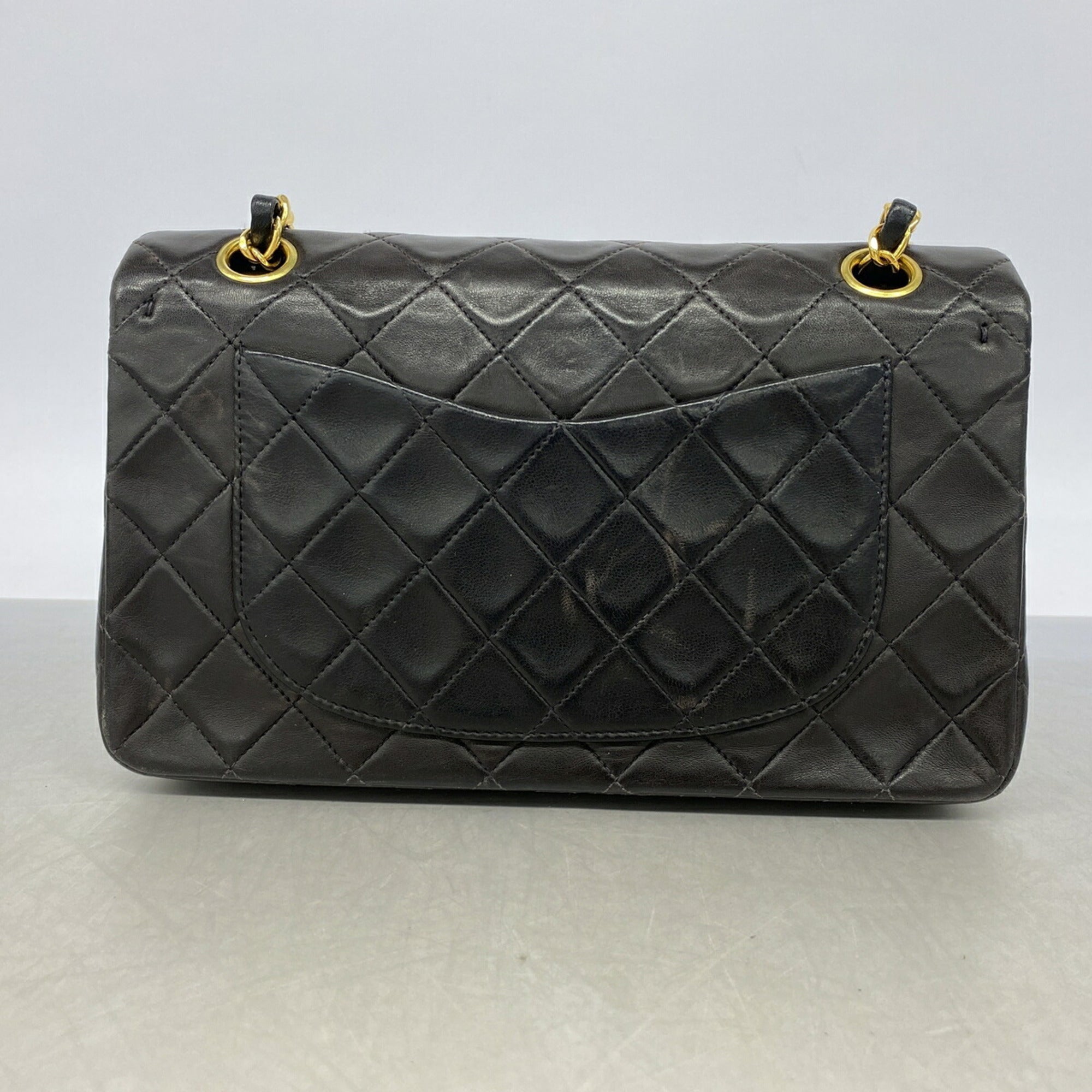 Chanel Black Leather Shoulder Bag (Pre-Owned)