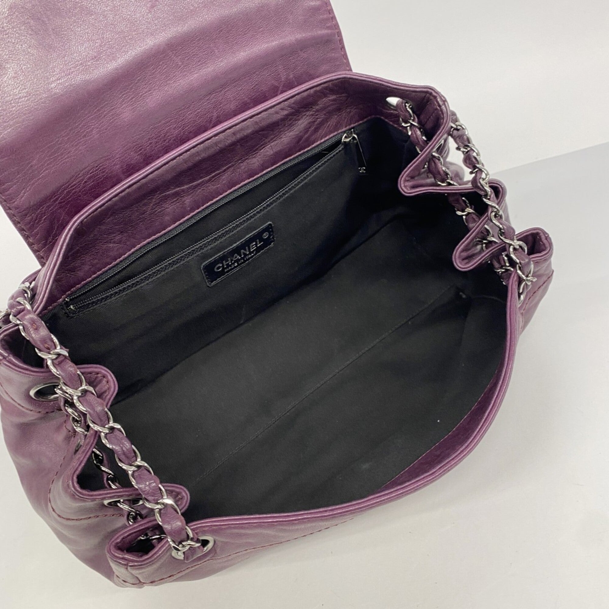 Chanel Purple Leather Shoulder Bag (Pre-Owned)