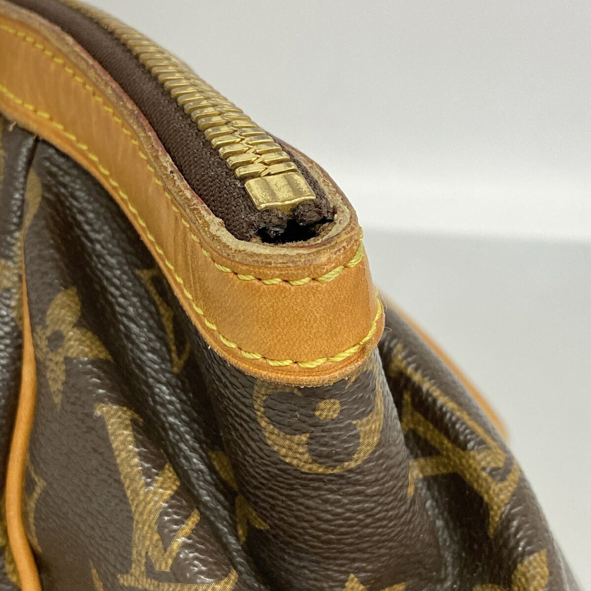 Louis Vuitton Brown Handbag (Pre-Owned)