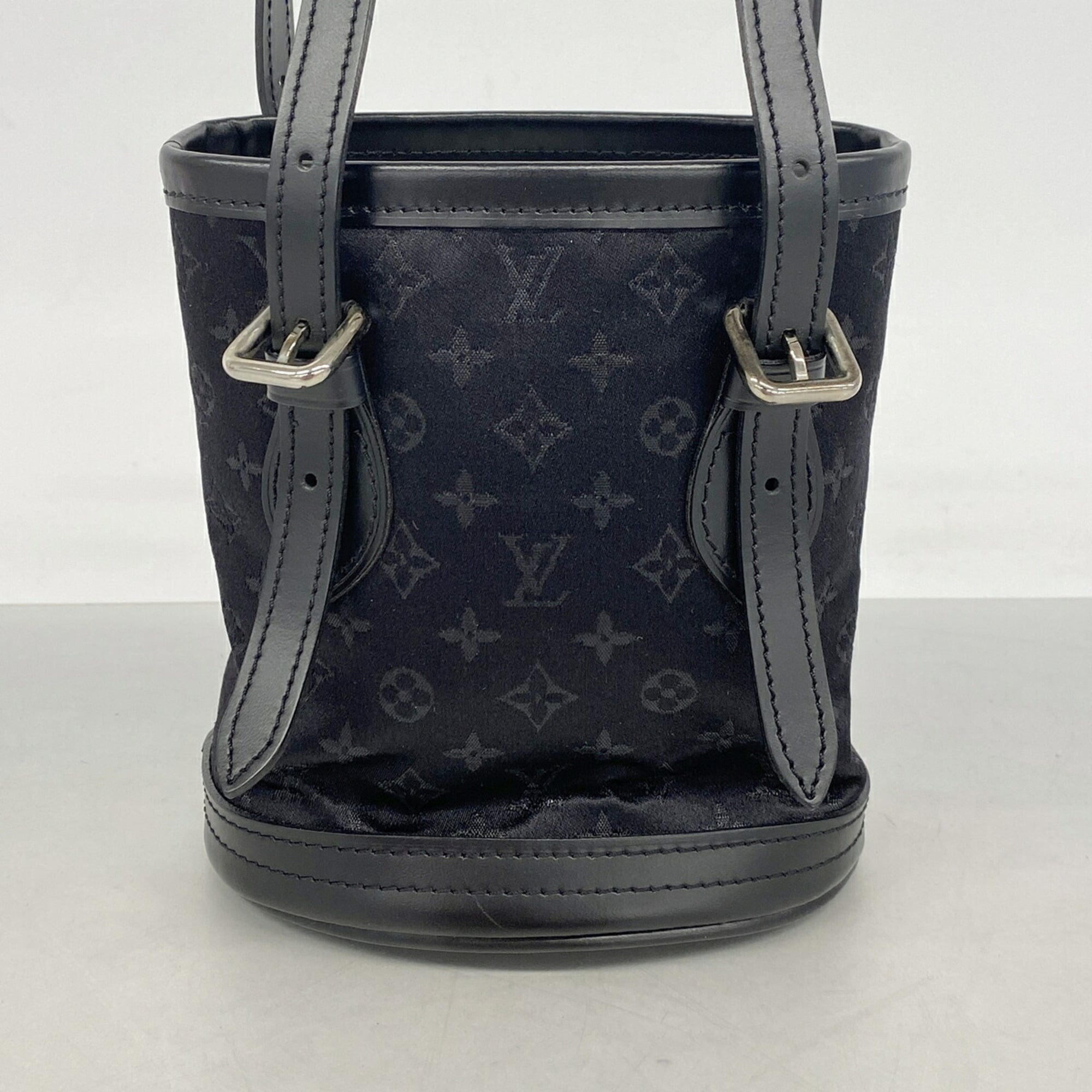 Louis Vuitton Noir Handbag (Pre-Owned)