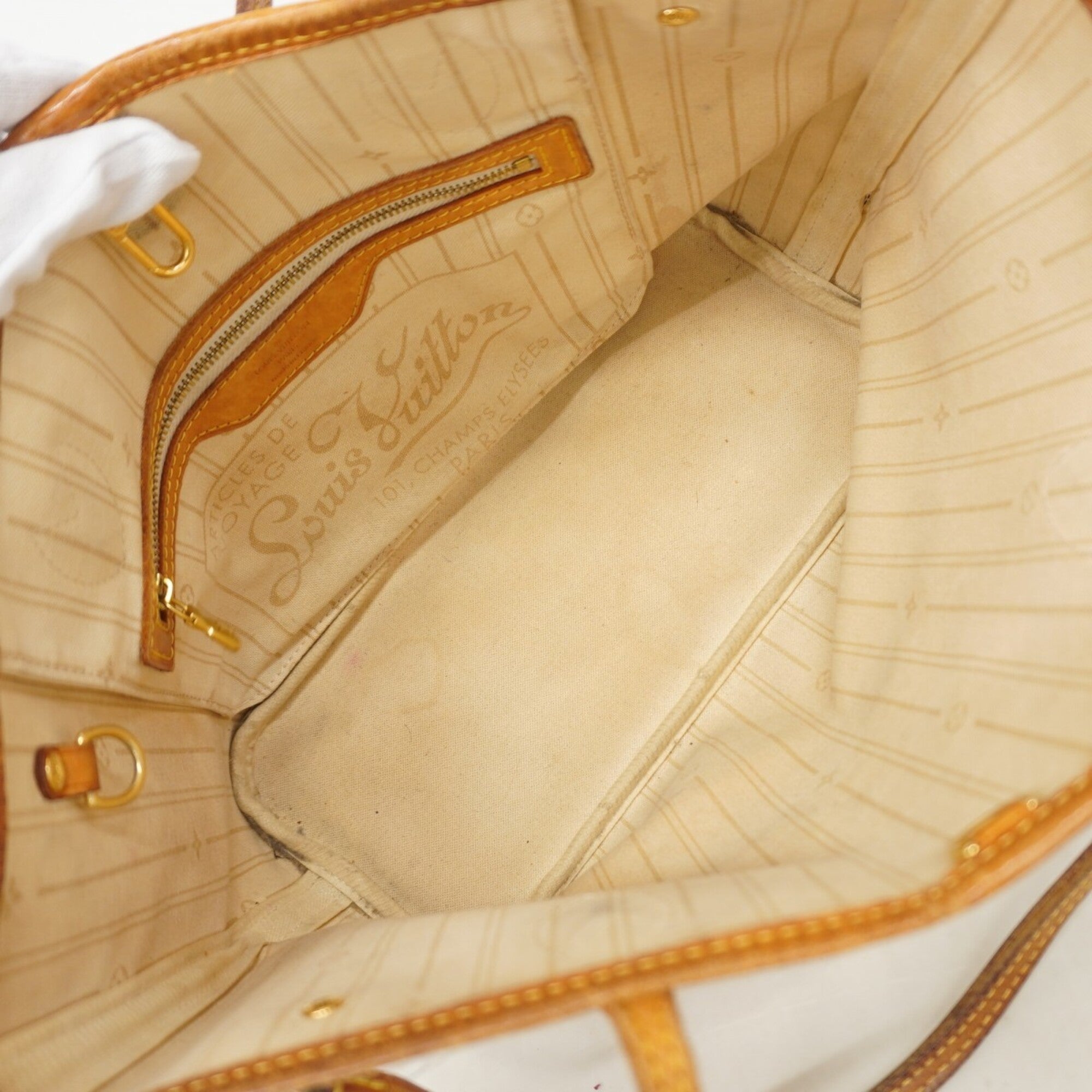Louis Vuitton White Tote Bag (Pre-Owned)