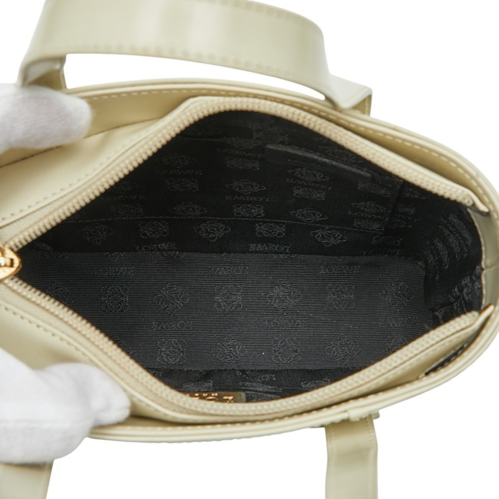 Loewe Off-White Leather Handbag (Pre-Owned)