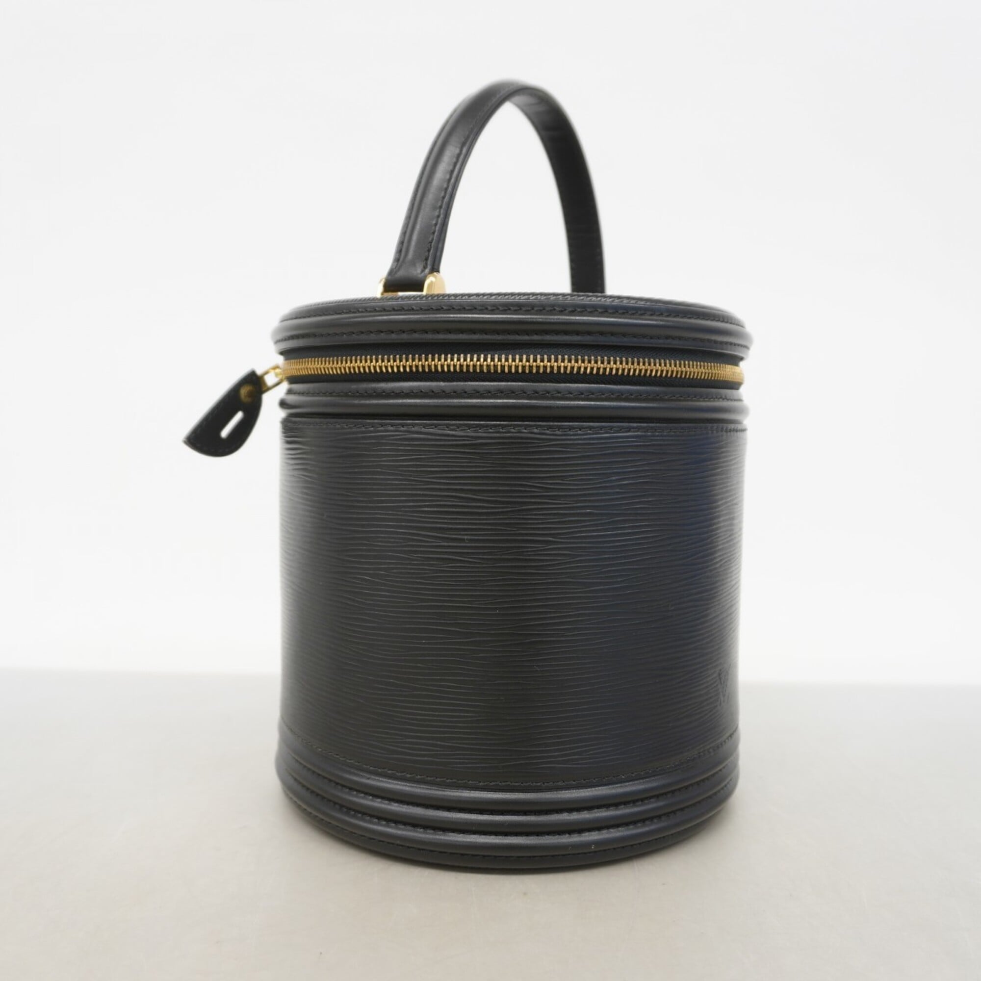 Louis Vuitton Noir Handbag (Pre-Owned)