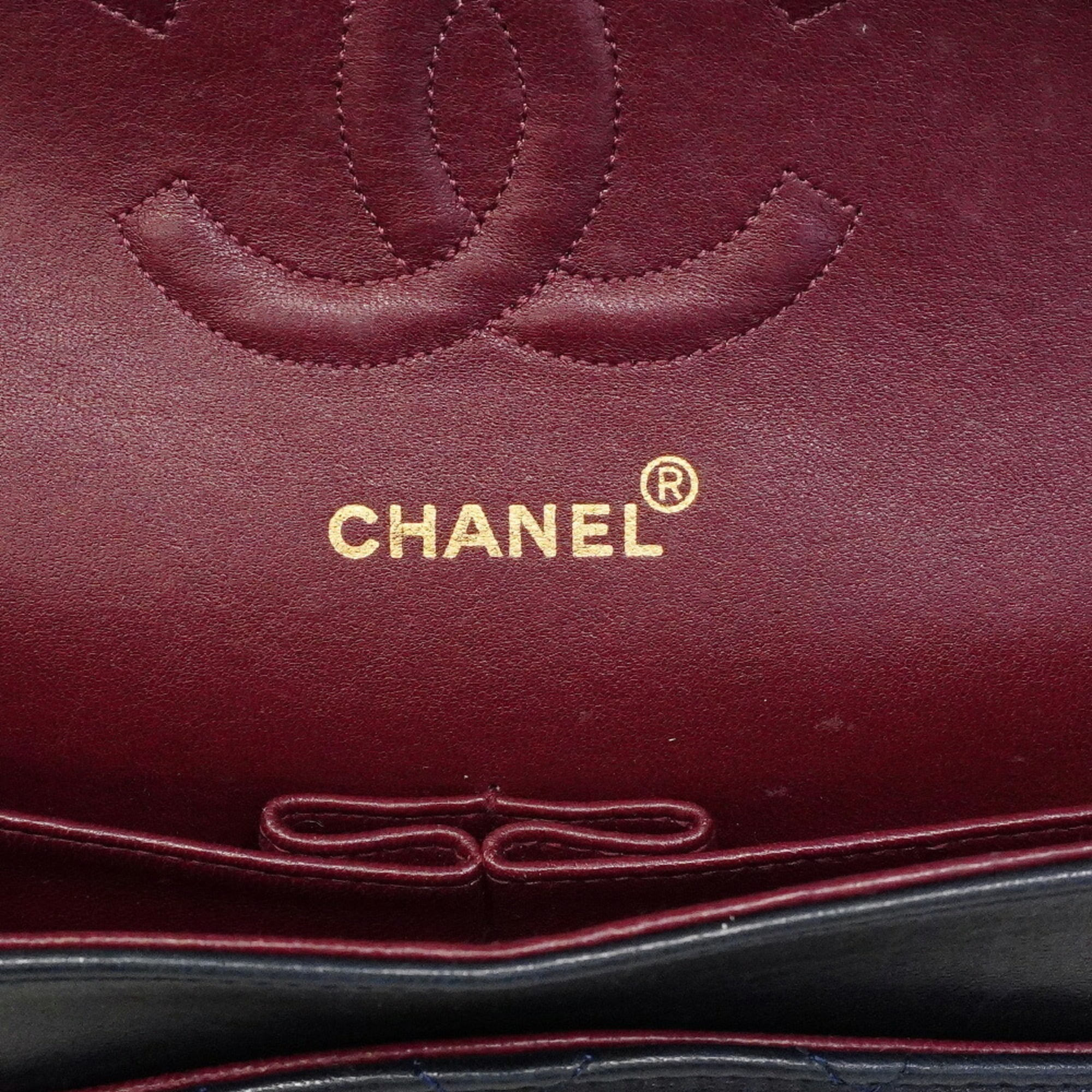 Chanel Black Leather Shoulder Bag (Pre-Owned)