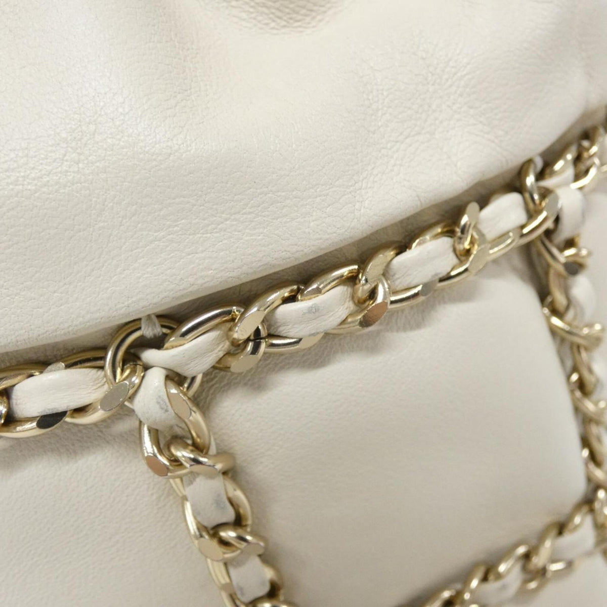 Chanel Ivory Leather Shoulder Bag (Pre-Owned)