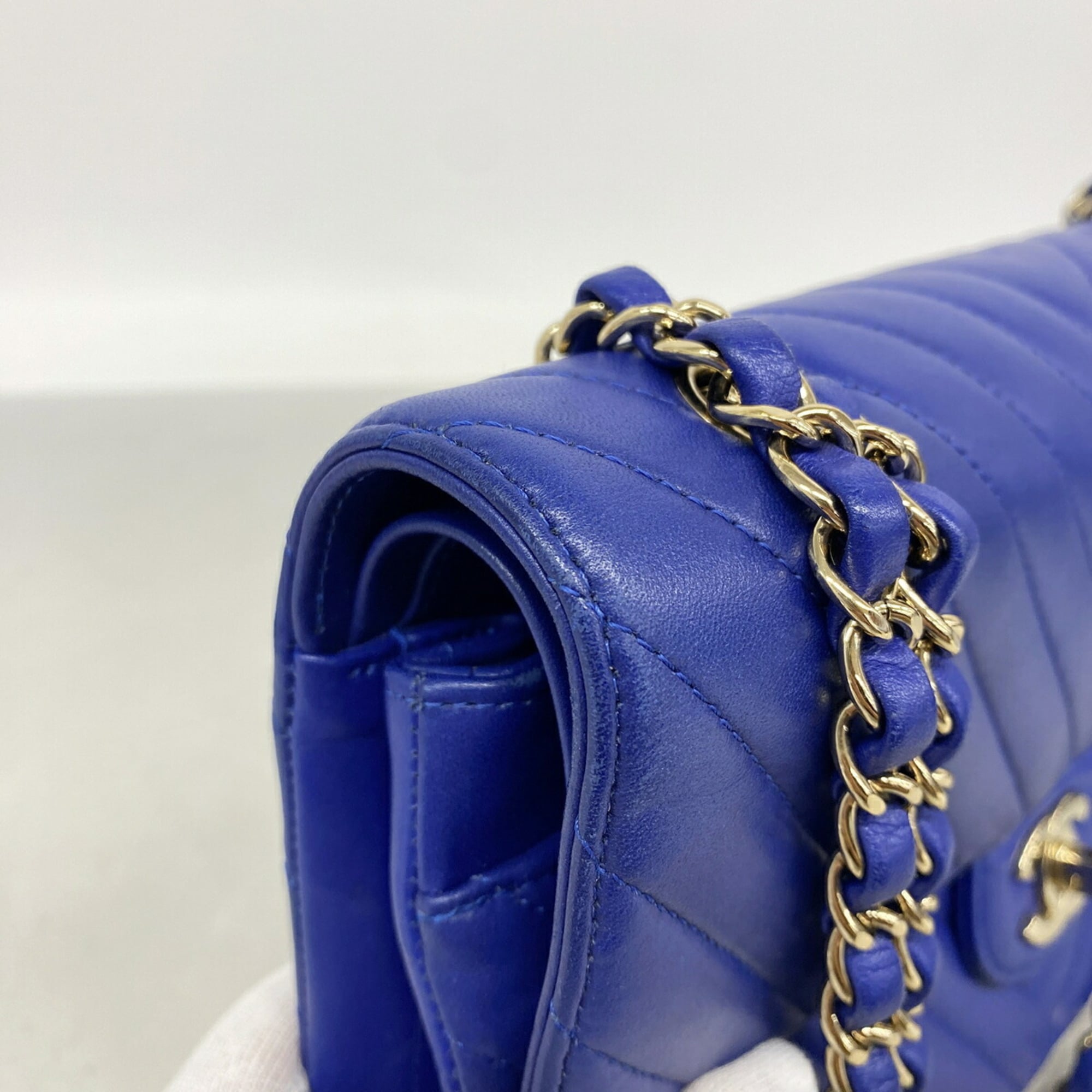 Chanel Blue Leather Shoulder Bag (Pre-Owned)