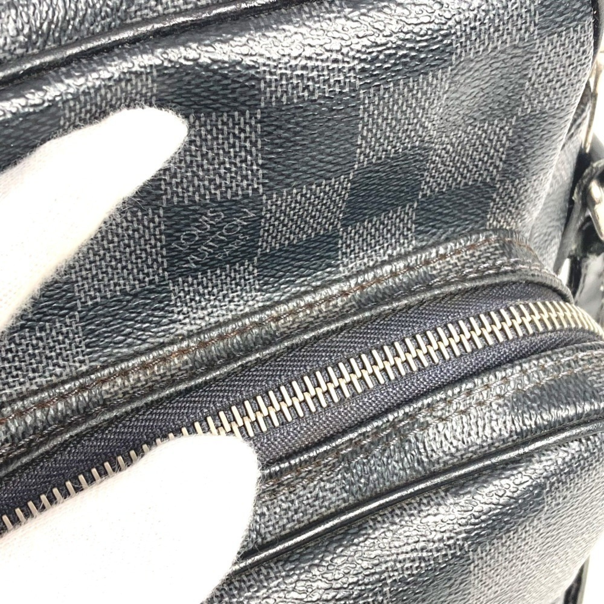 Louis Vuitton Black Damier Graphite Damier Graphite Pochette Shoulder Bag (Pre-Owned)