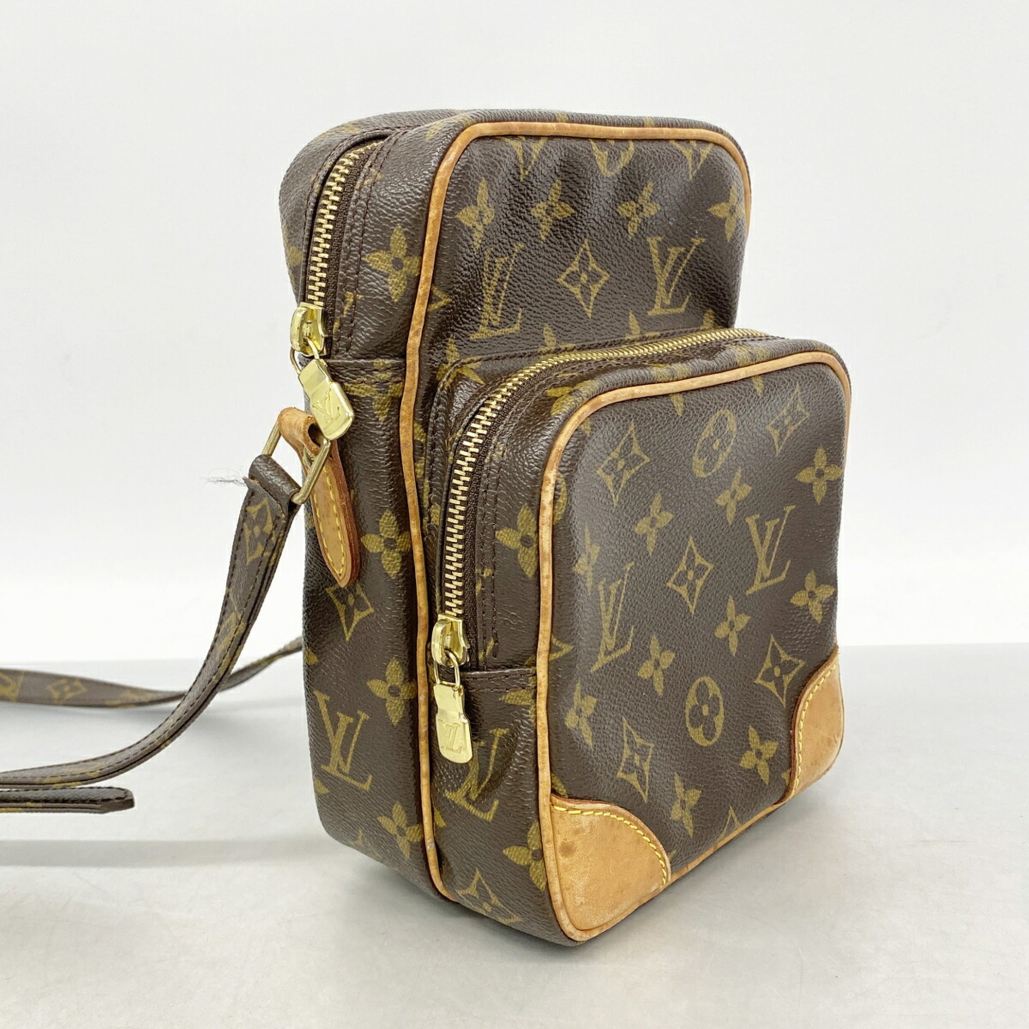 Louis Vuitton Brown Shoulder Bag (Pre-Owned)