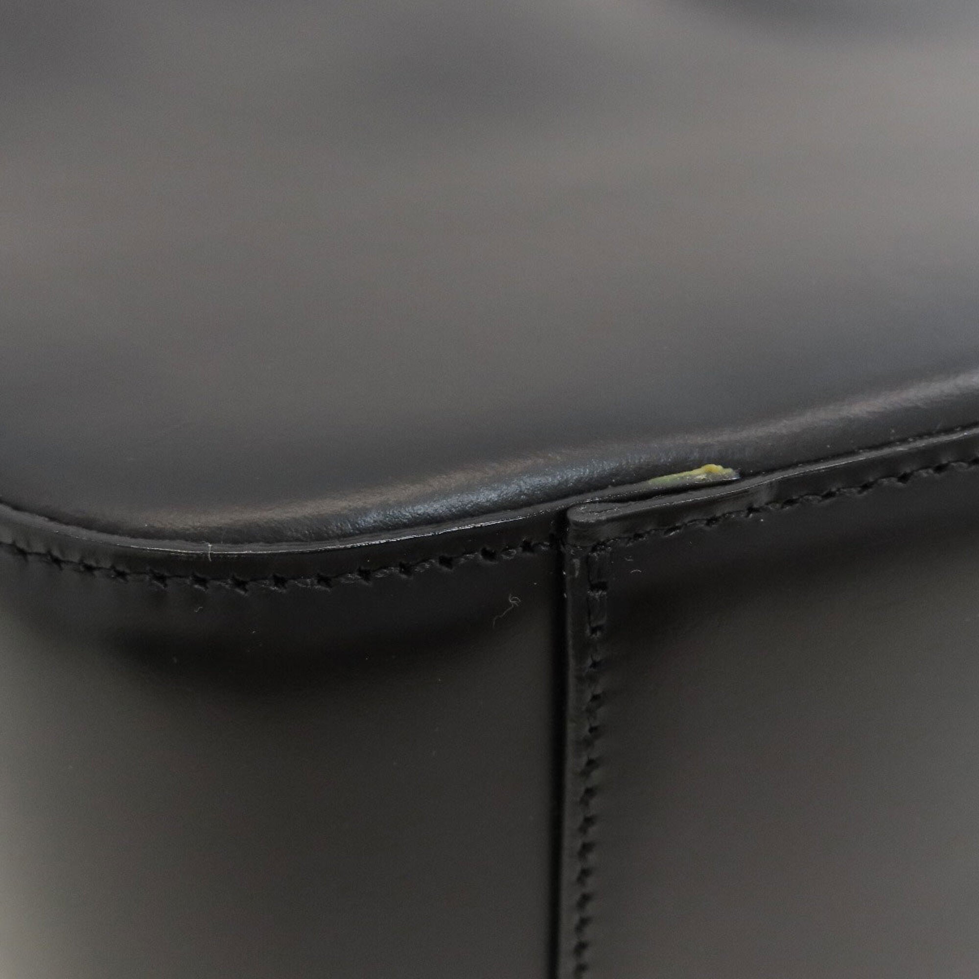 Burberry Black Leather Shoulder Bag (Pre-Owned)