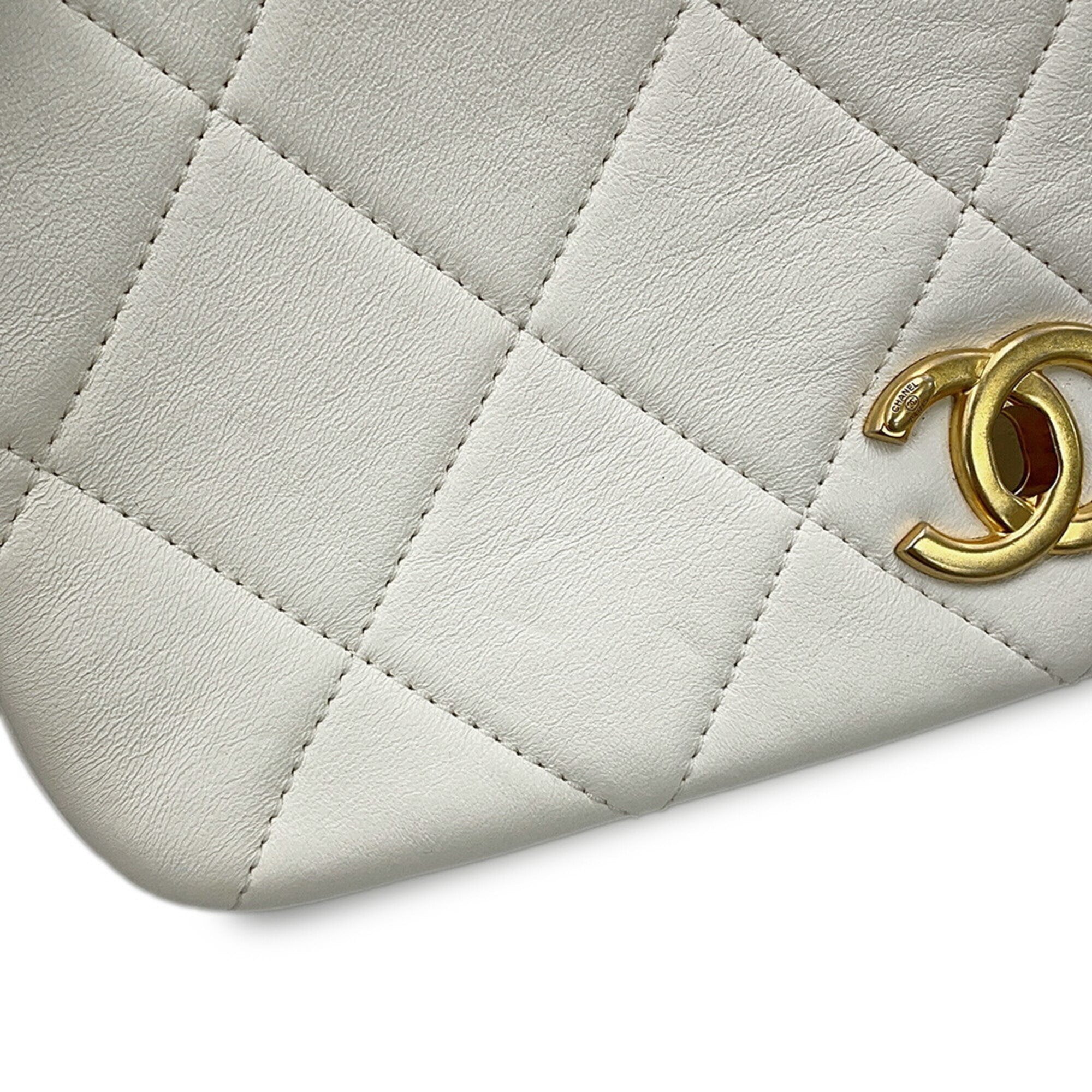 Chanel White Leather Shoulder Bag (Pre-Owned)