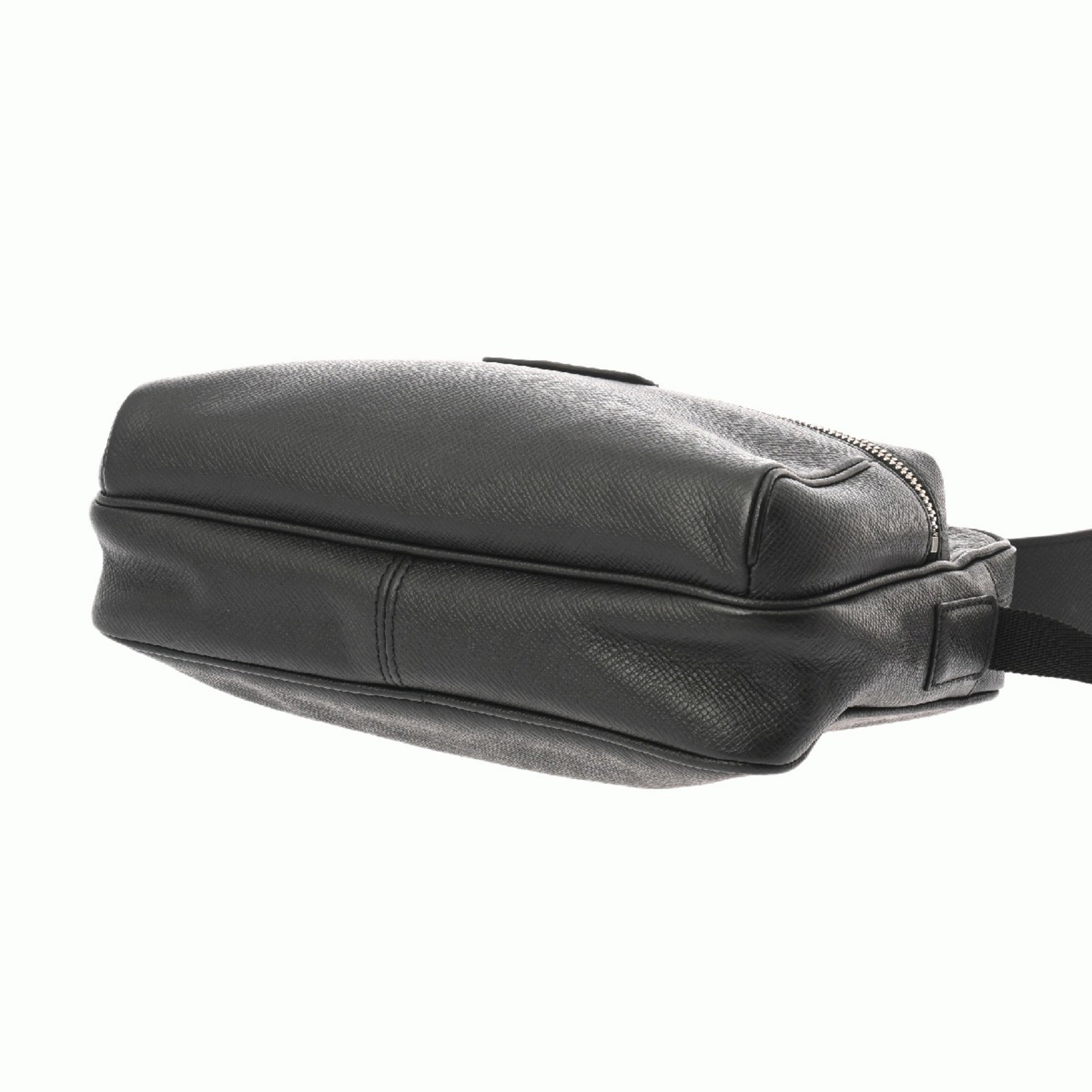 Louis Vuitton Noir Leather Shoulder Bag (Pre-Owned)