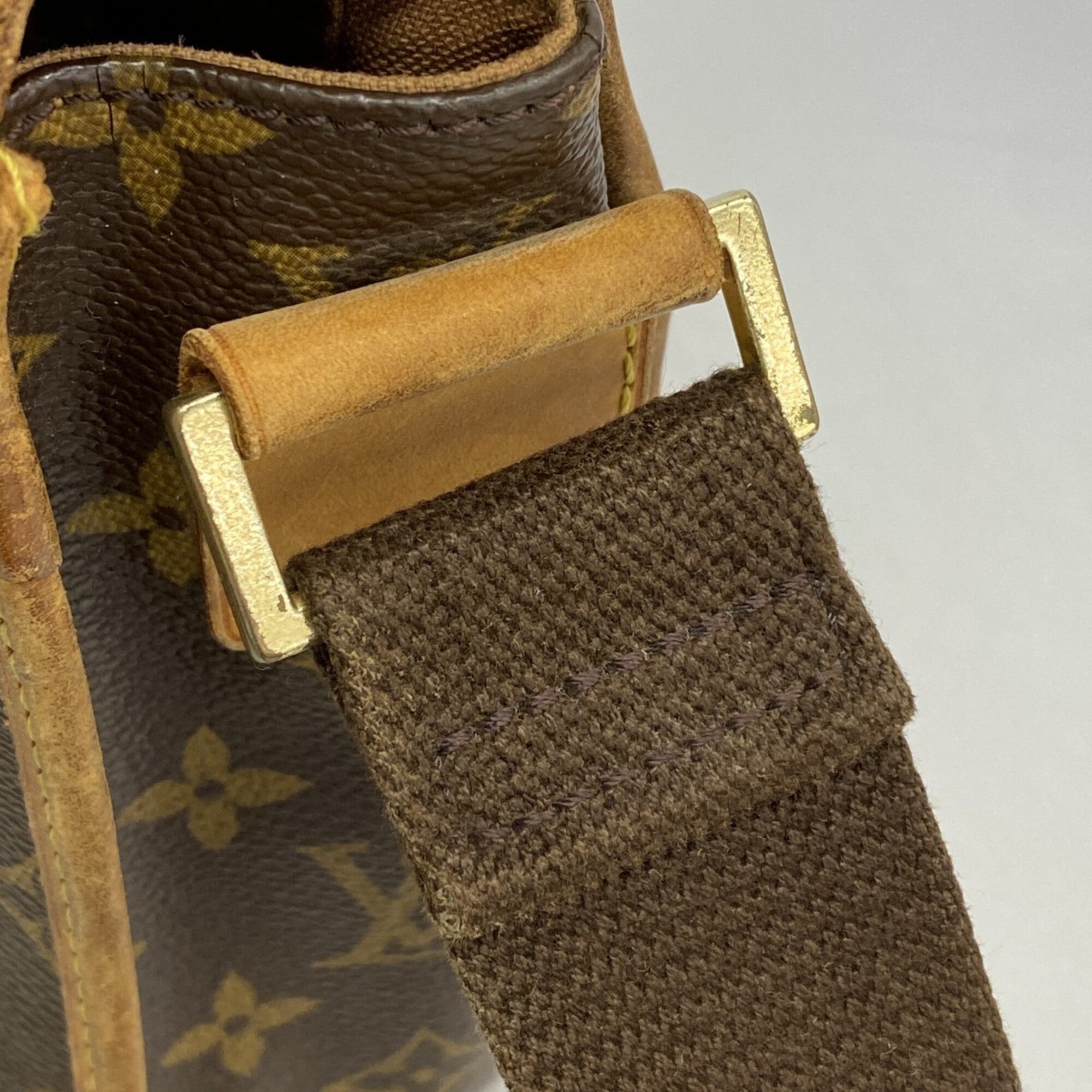 Louis Vuitton Brown Shoulder Bag (Pre-Owned)
