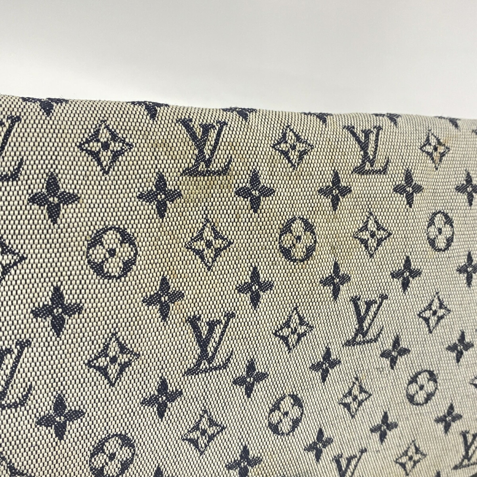 Louis Vuitton Blue Shoulder Bag (Pre-Owned)