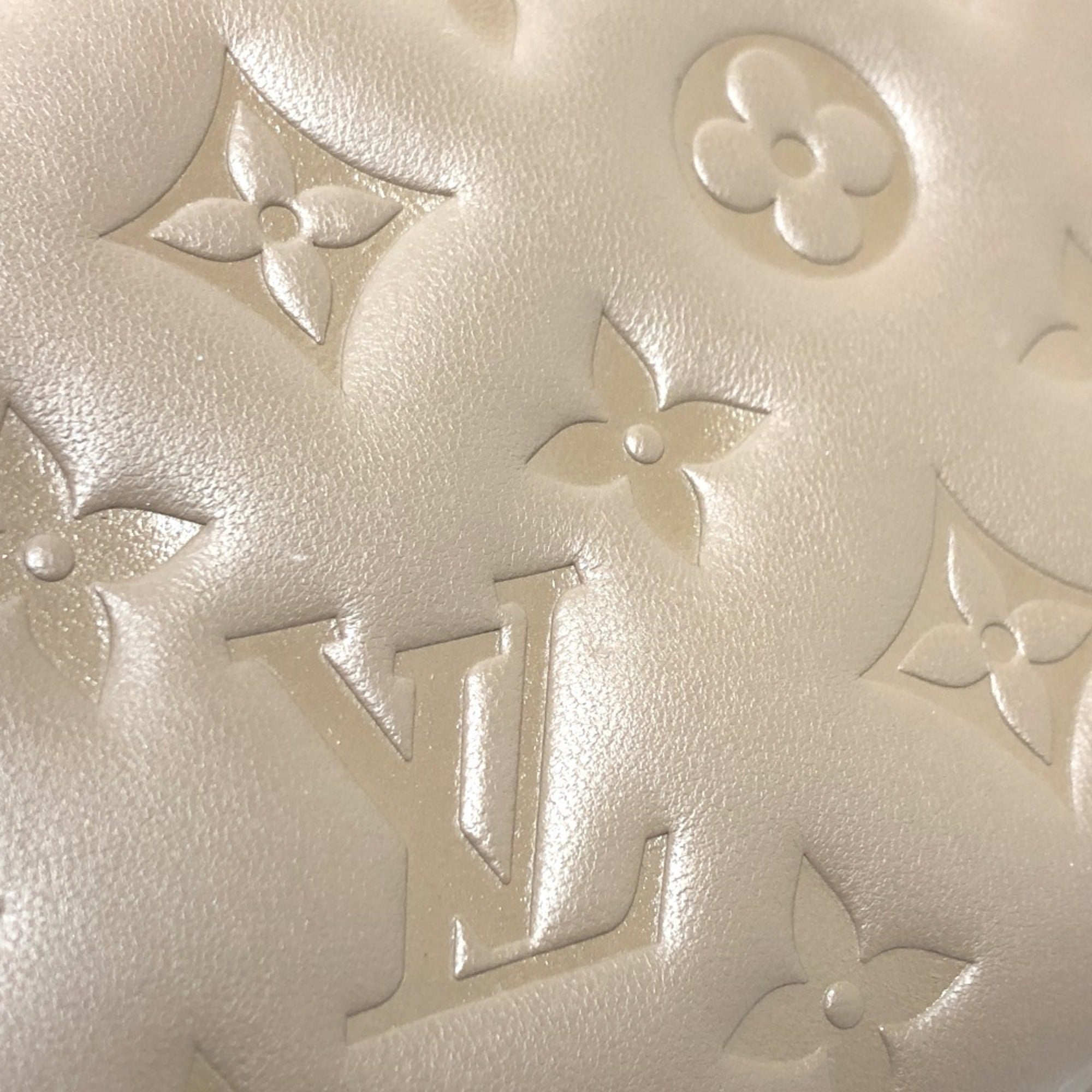 Louis Vuitton Beige Leather Long Wallet (Bi-Fold) (Pre-Owned)