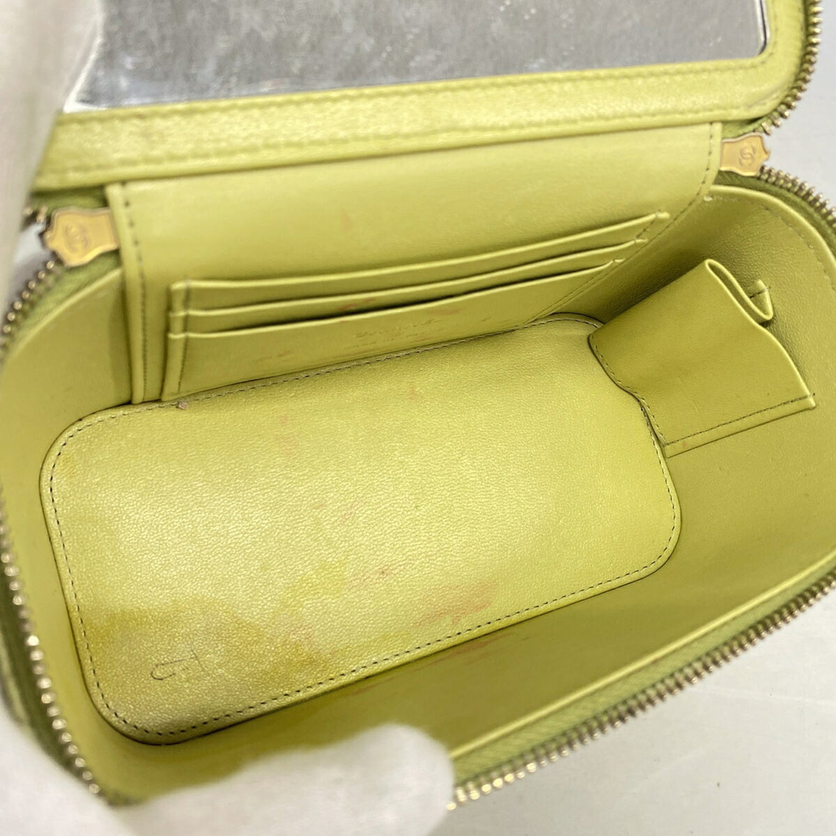 Chanel Lime Green Leather Shoulder Bag (Pre-Owned)