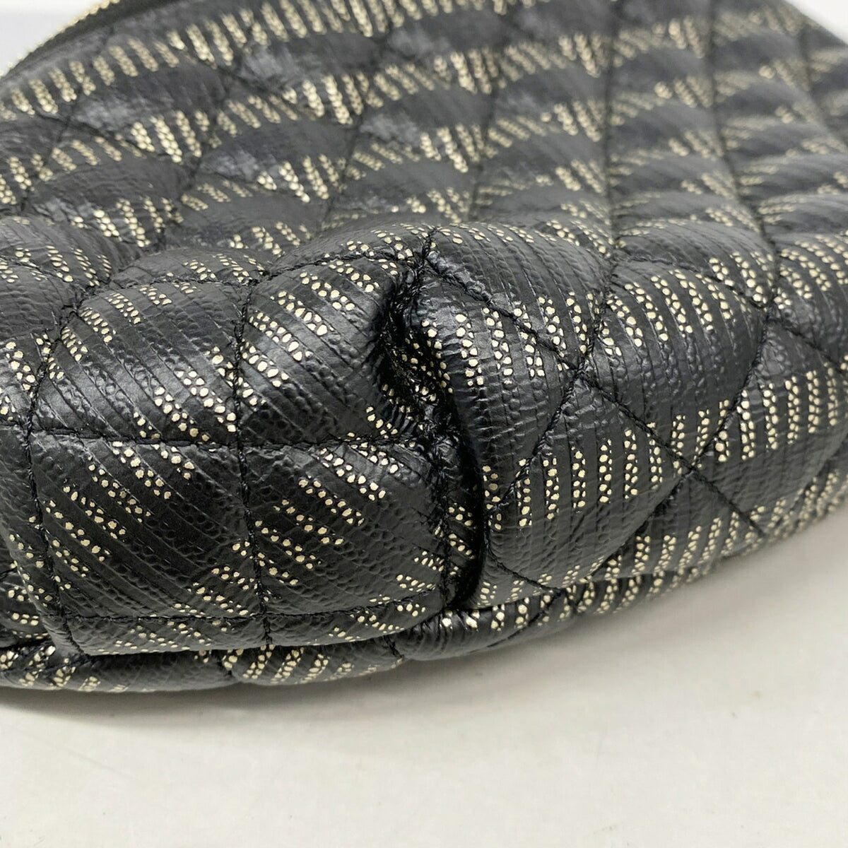 Chanel Black Leather Fanny Pack (Pre-Owned)