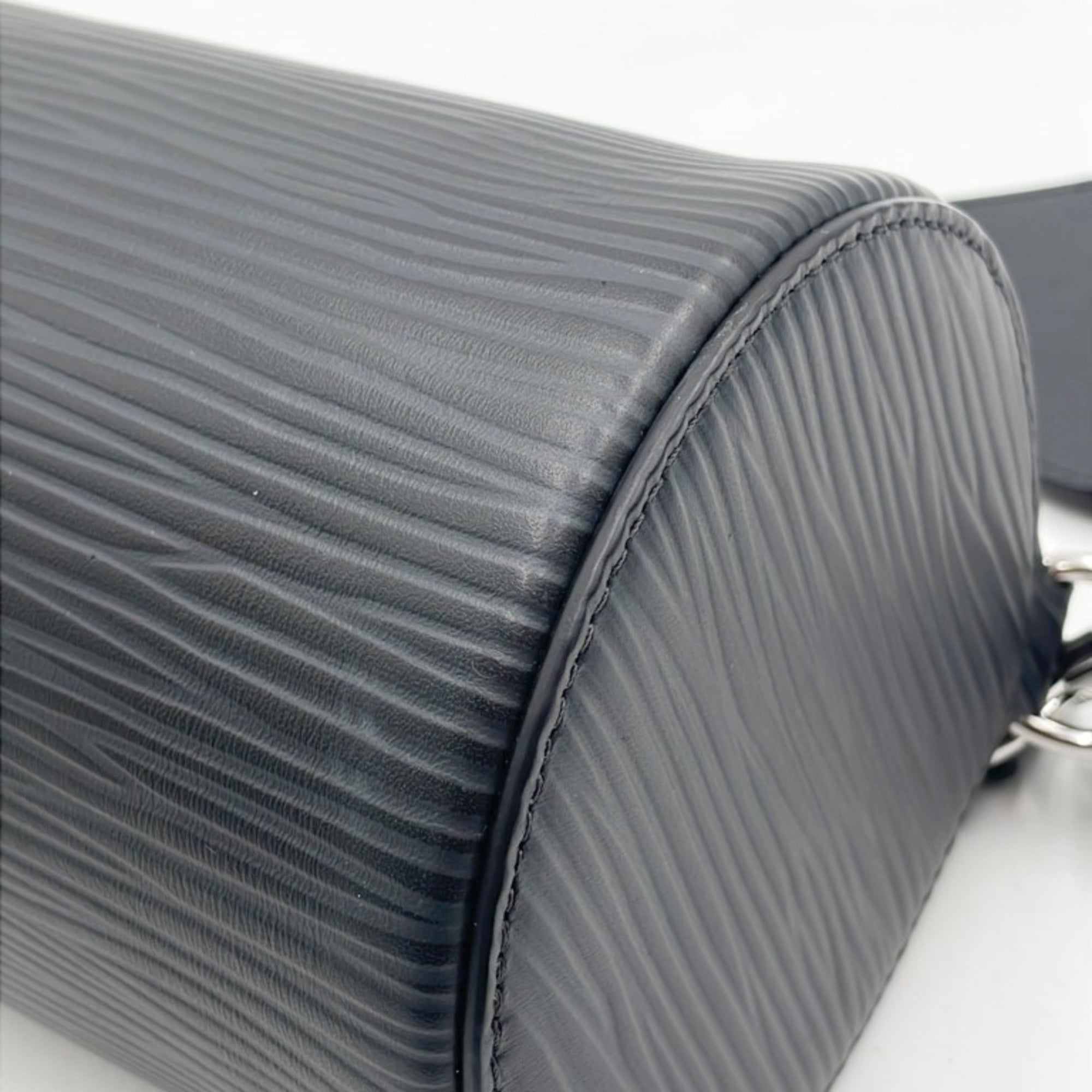 Louis Vuitton Epi Black Epi Leather Handbag (Pre-Owned)