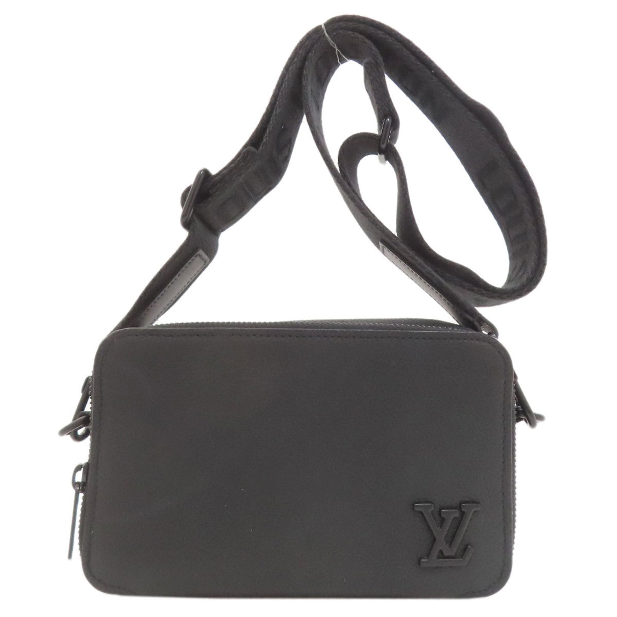 Louis Vuitton Noir Shoulder Bag (Pre-Owned)