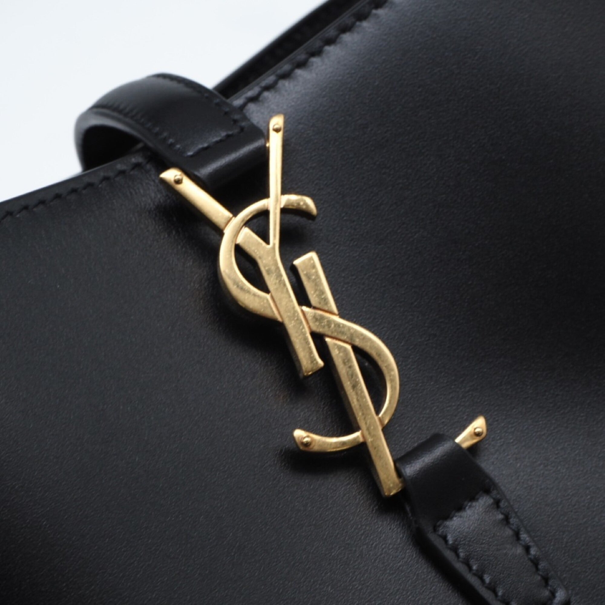 Yves Saint Laurent Black Leather Handbag (Pre-Owned)