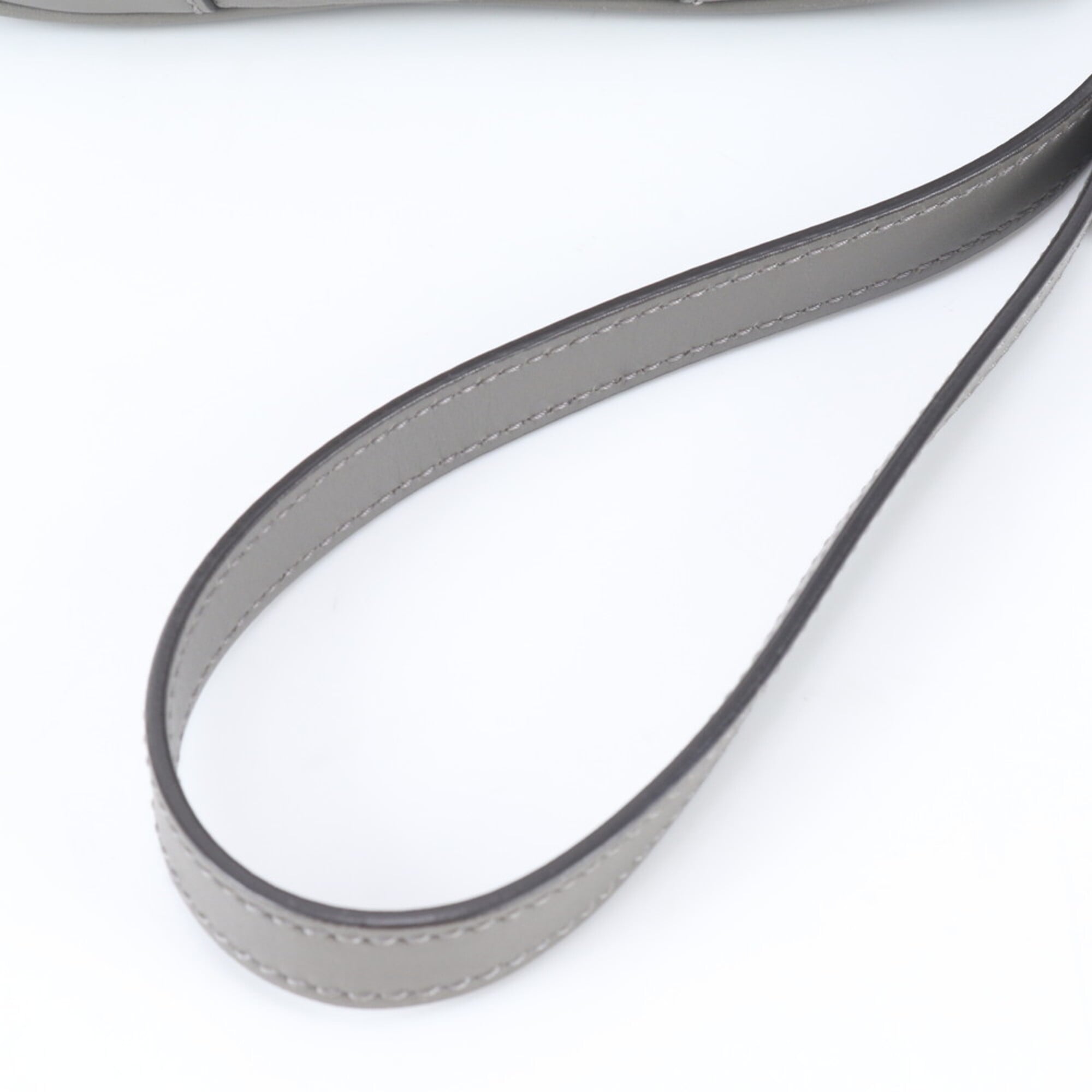 Gucci Gray Leather Shoulder Bag (Pre-Owned)