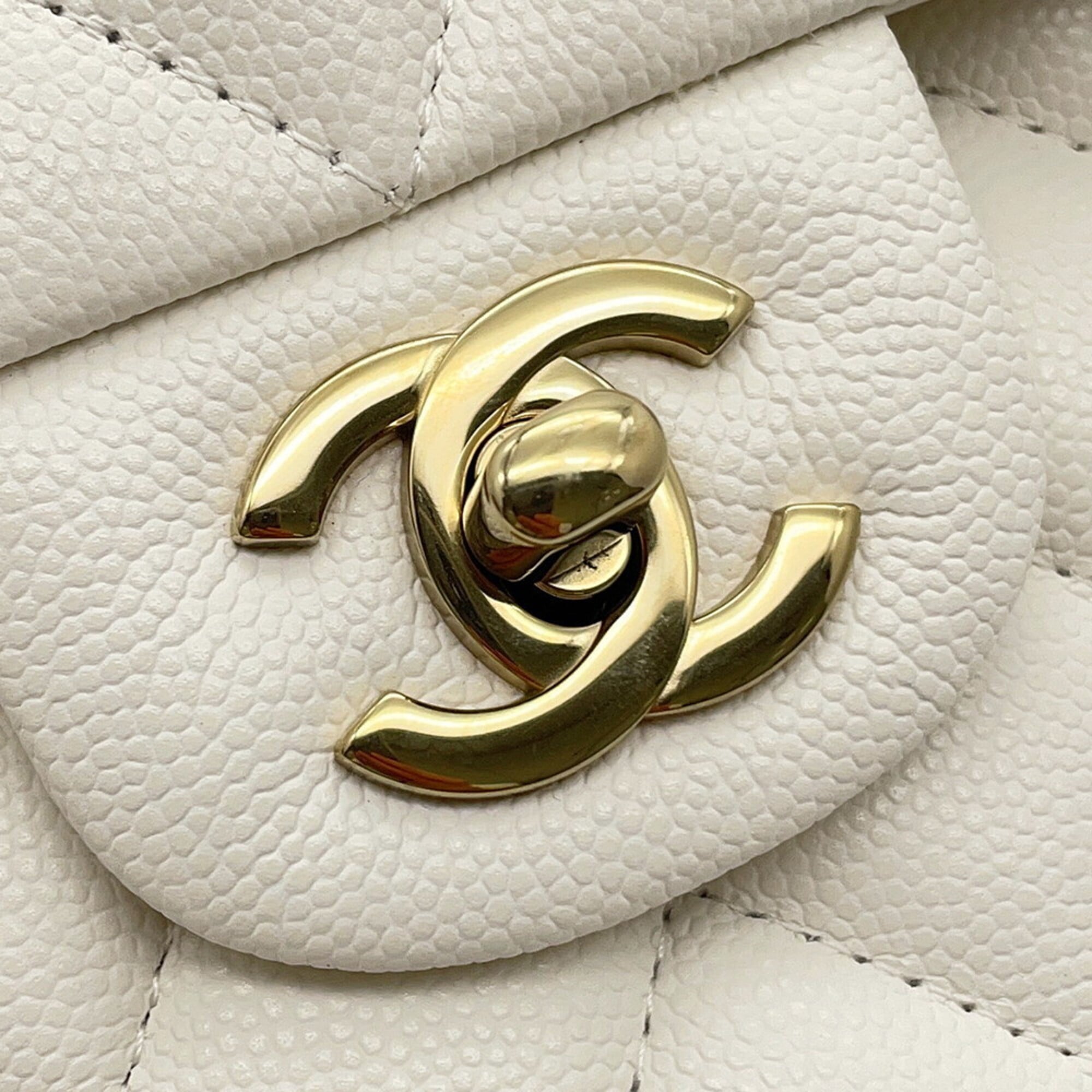 Chanel Matelasse White Grained Calfskin Handbag Shoulder Bag (Pre-Owned)