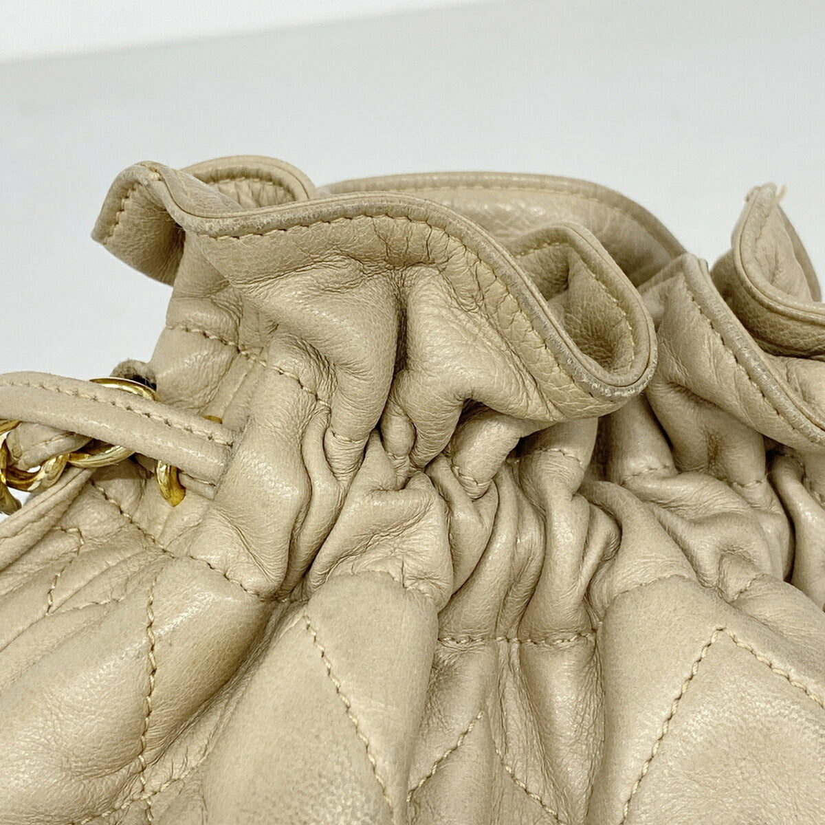 Chanel Beige Leather Shoulder Bag (Pre-Owned)