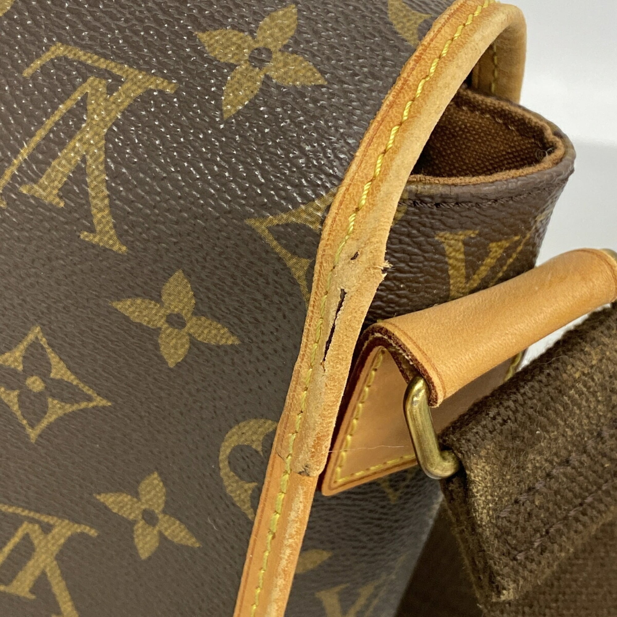 Louis Vuitton Brown Shoulder Bag (Pre-Owned)