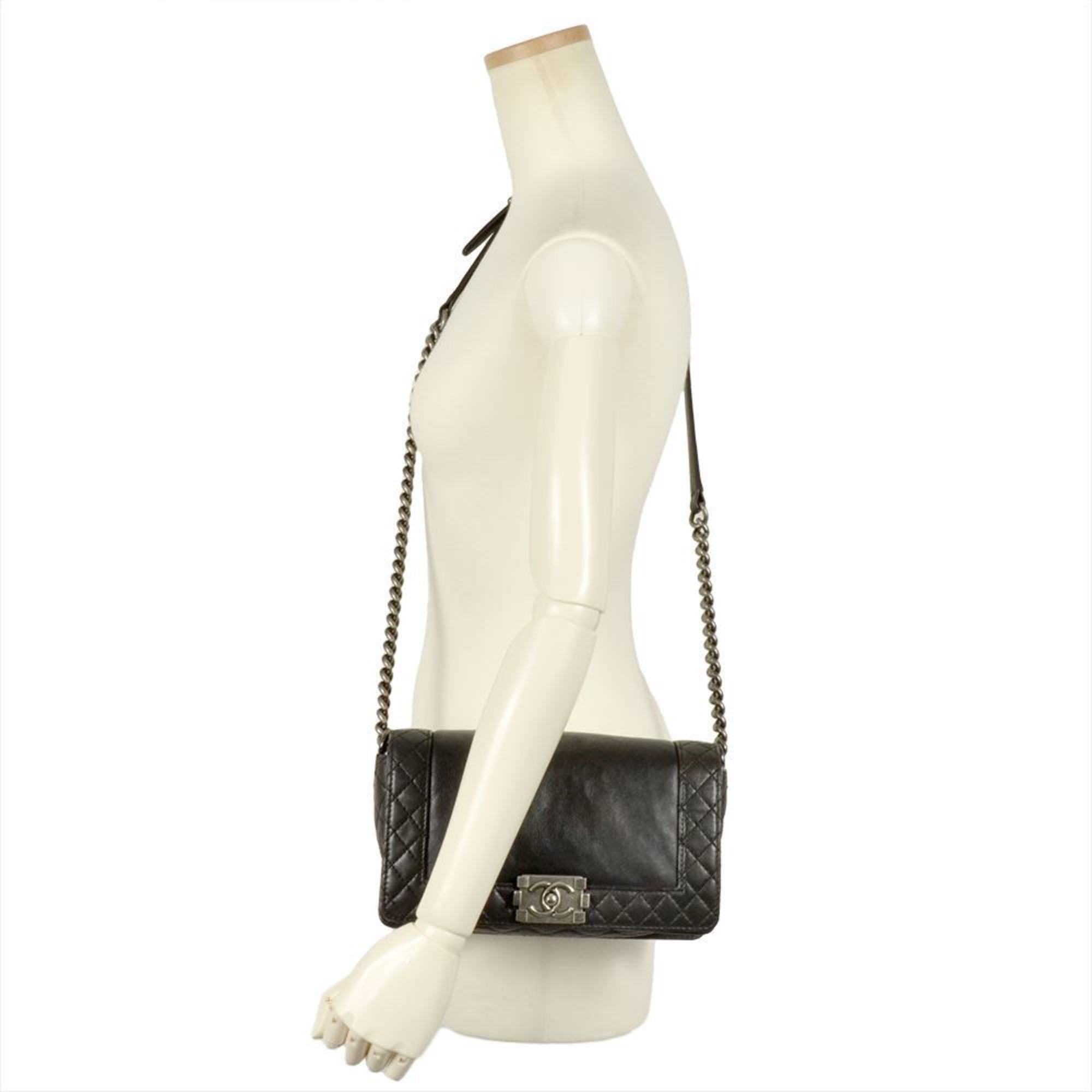 Chanel Black Leather Shoulder Bag (Pre-Owned)
