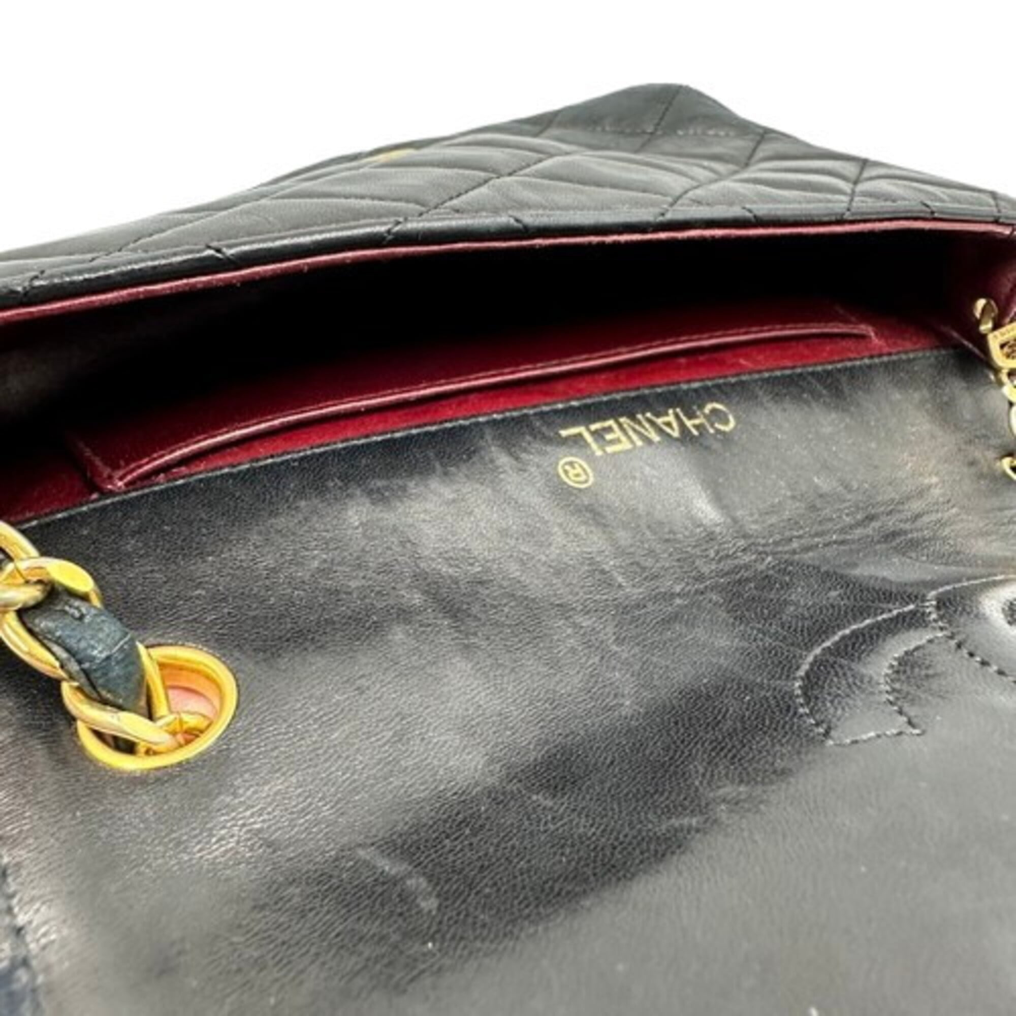 Chanel Black Leather Shoulder Bag (Pre-Owned)
