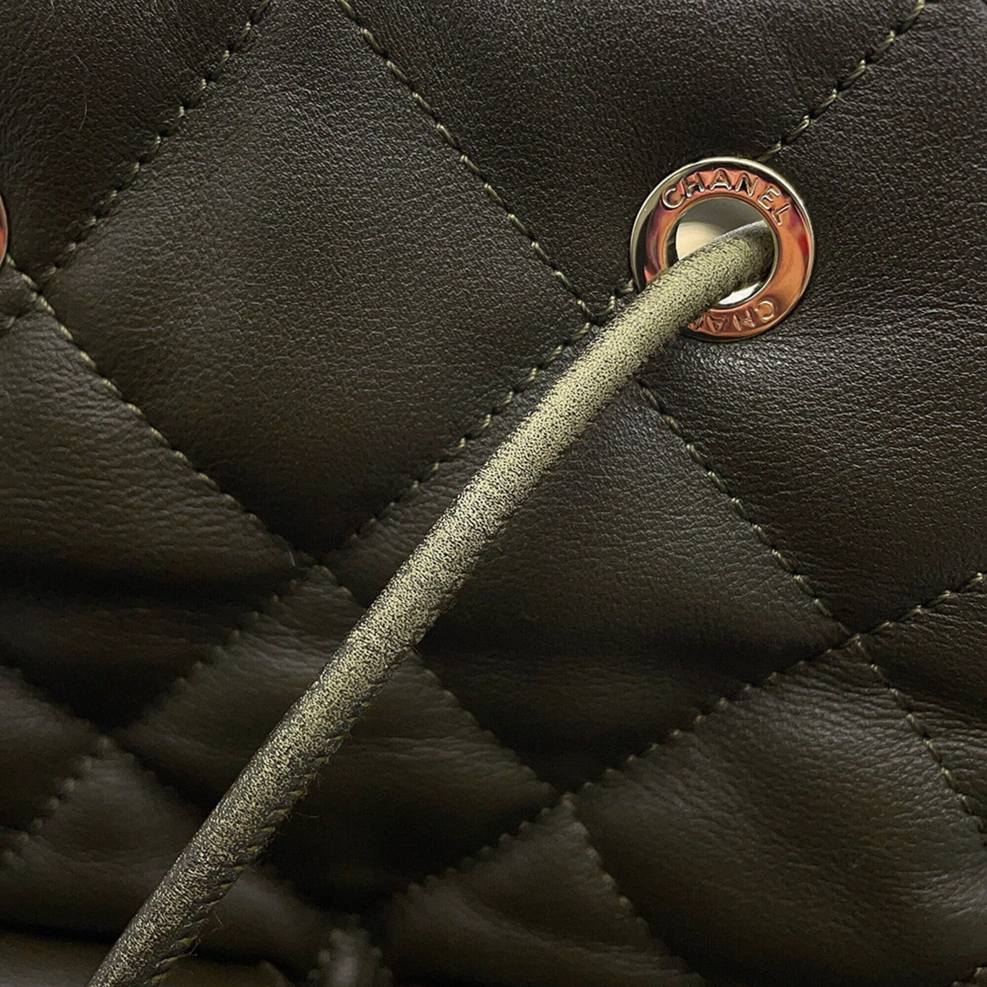 Chanel Matelasse Khaki Leather Handbag (Pre-Owned)