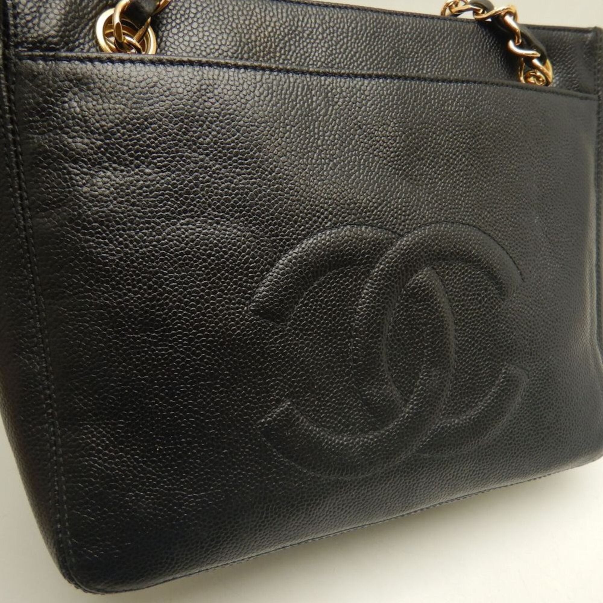 Chanel Black Grained Calfskin Shoulder Bag (Pre-Owned)